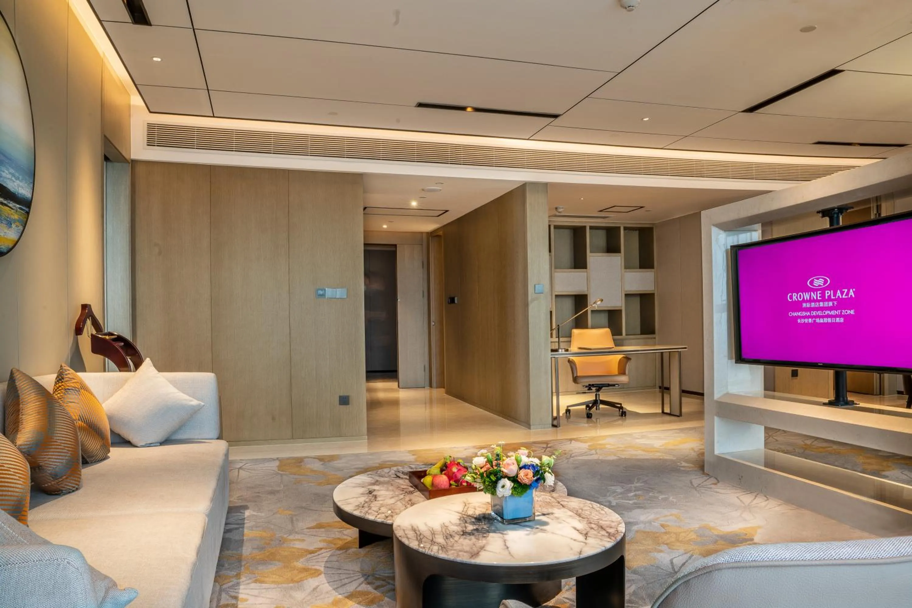 Living room in Crowne Plaza Changsha Development Zone by IHG