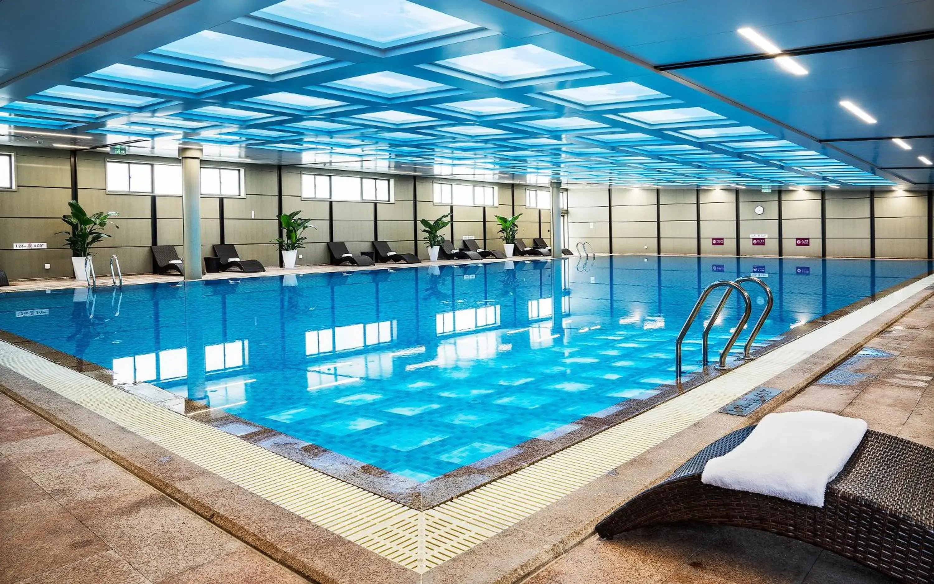 Swimming pool in Crowne Plaza Changsha Development Zone by IHG Swimming pool in Crowne Plaza Changsha Development Zone by IHG