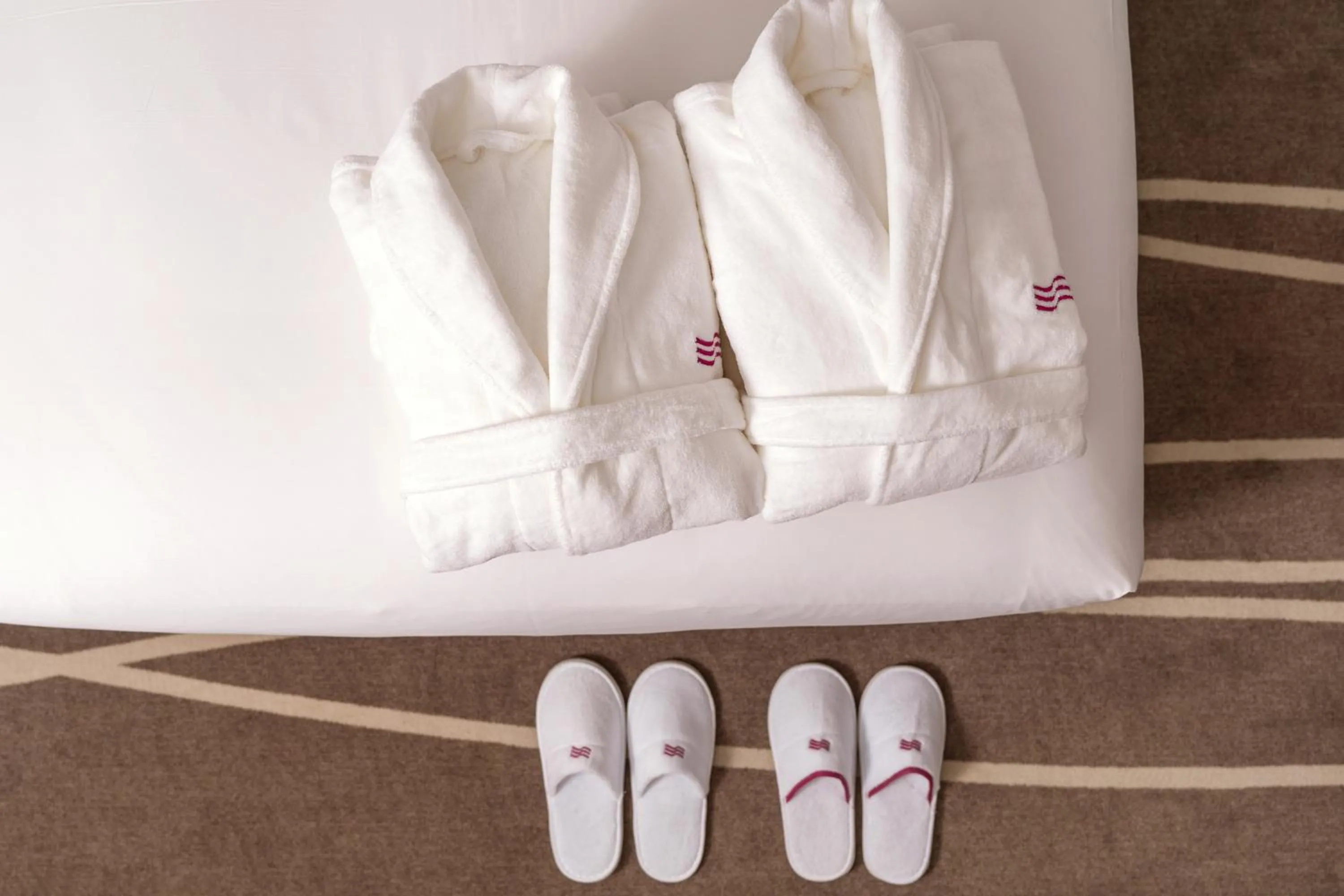 Bed in Crowne Plaza Shanghai Nanjing Road by IHG