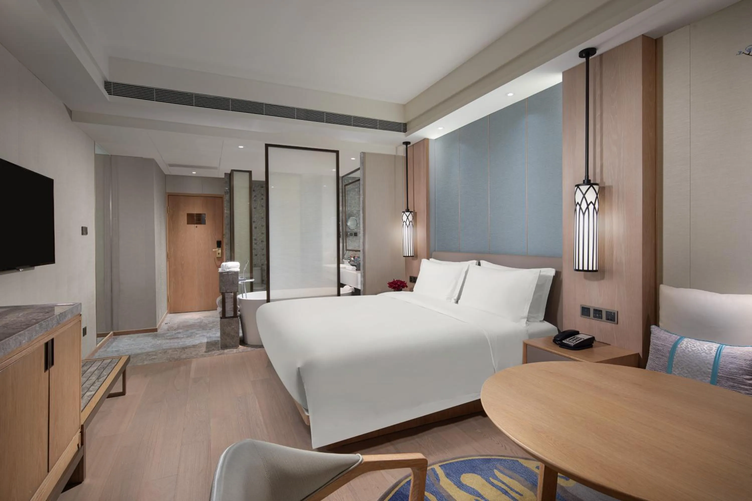 Photo of the whole room, Bed in Crowne Plaza Shanghai Nanjing Road by IHG