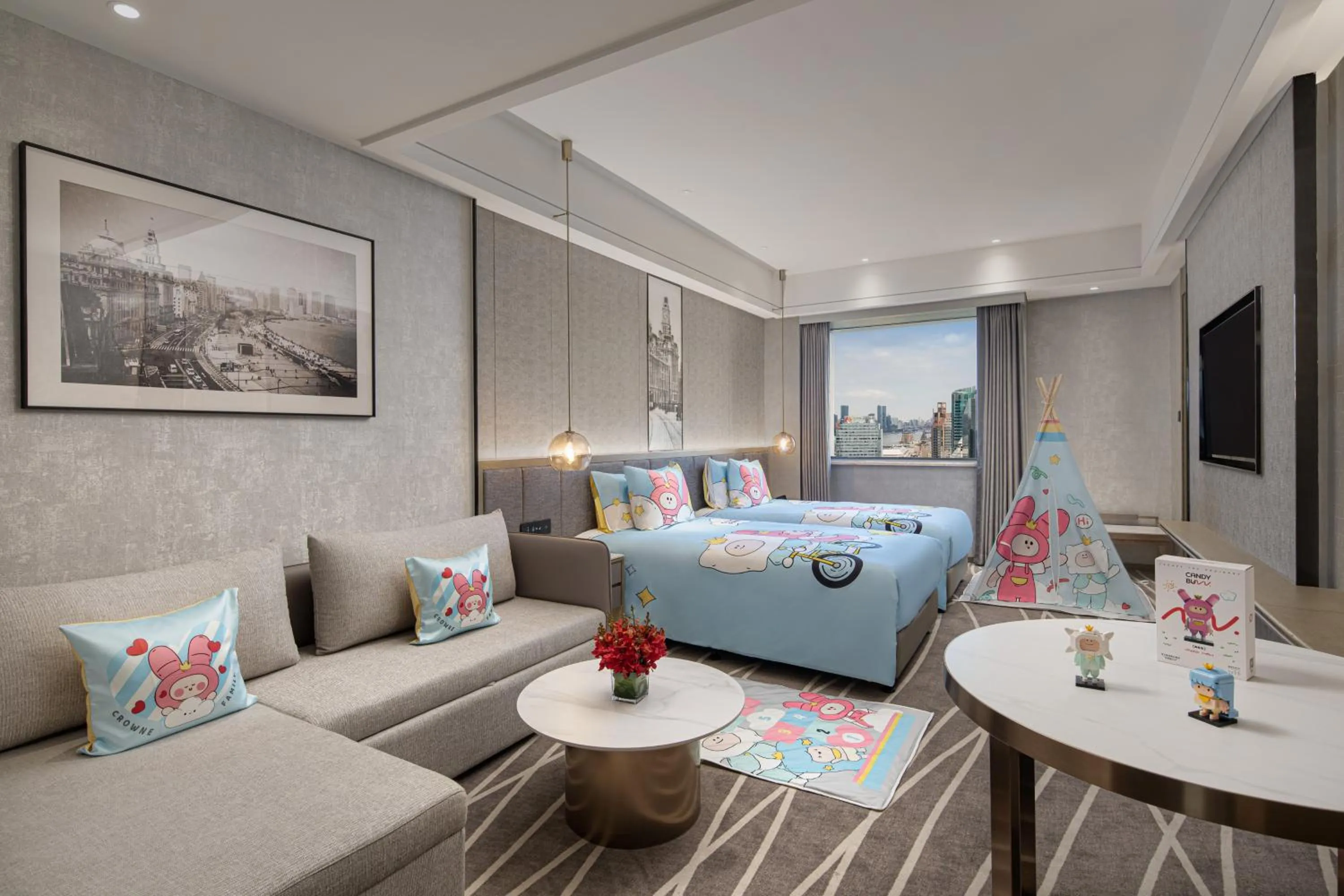 Bedroom in Crowne Plaza Shanghai Nanjing Road by IHG