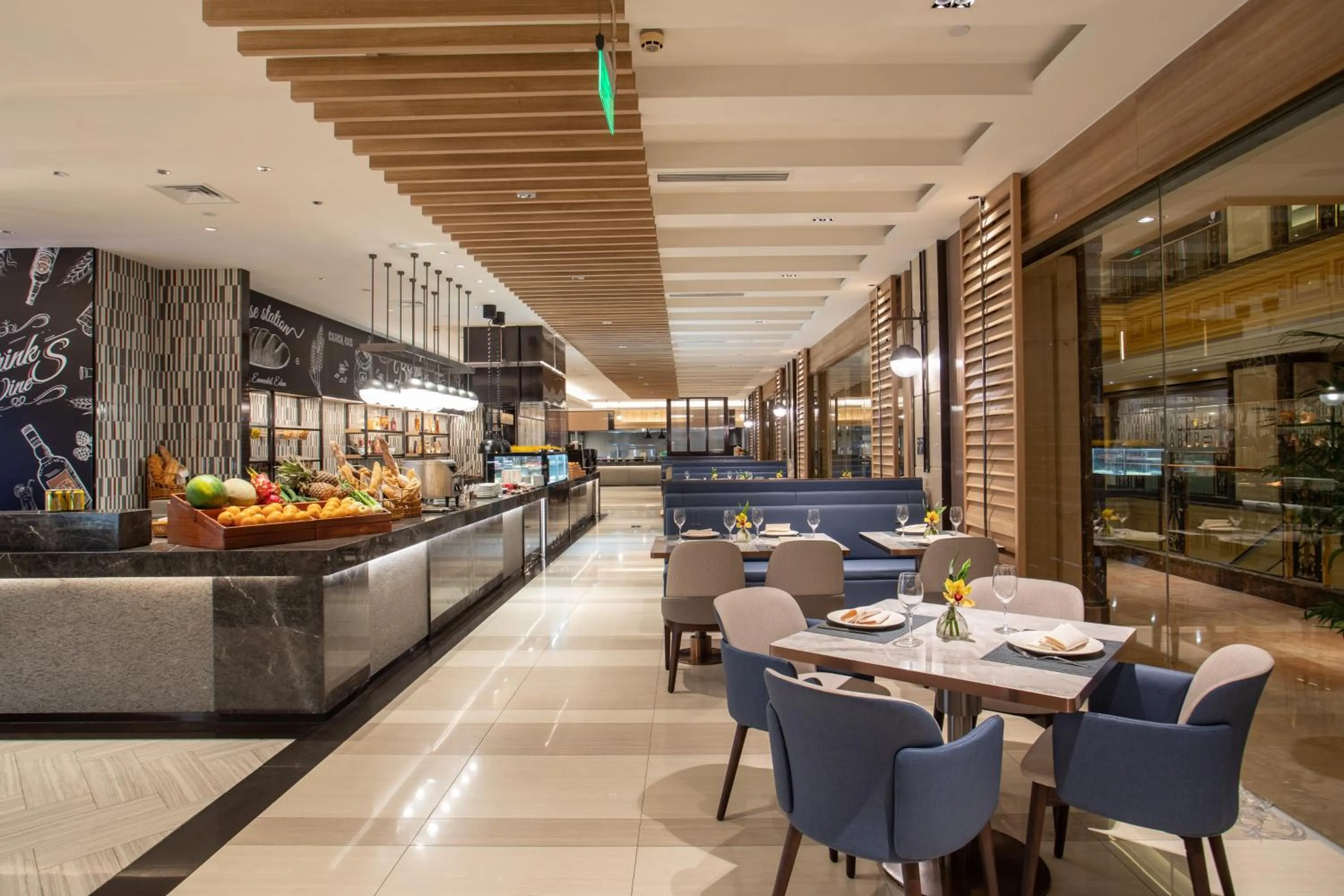 Restaurant/places to eat in Crowne Plaza Shanghai Nanjing Road by IHG