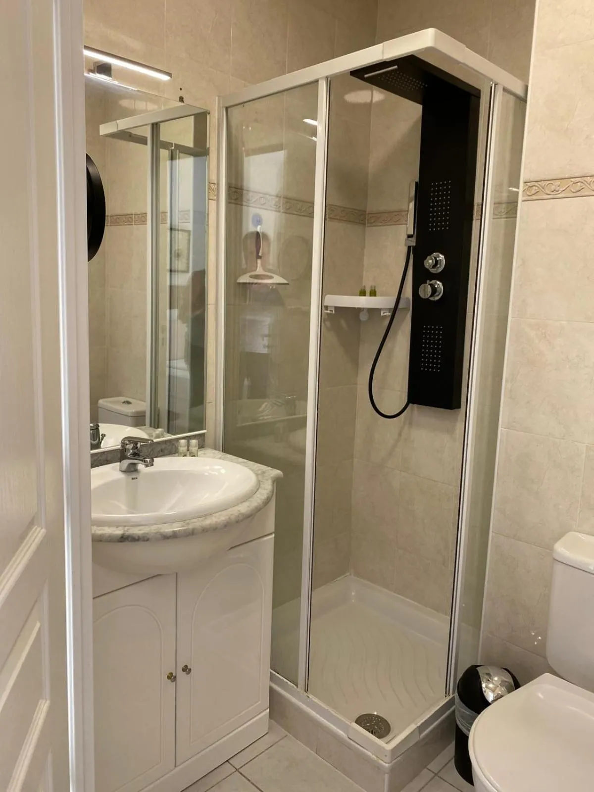 Shower in Kimi Résidence