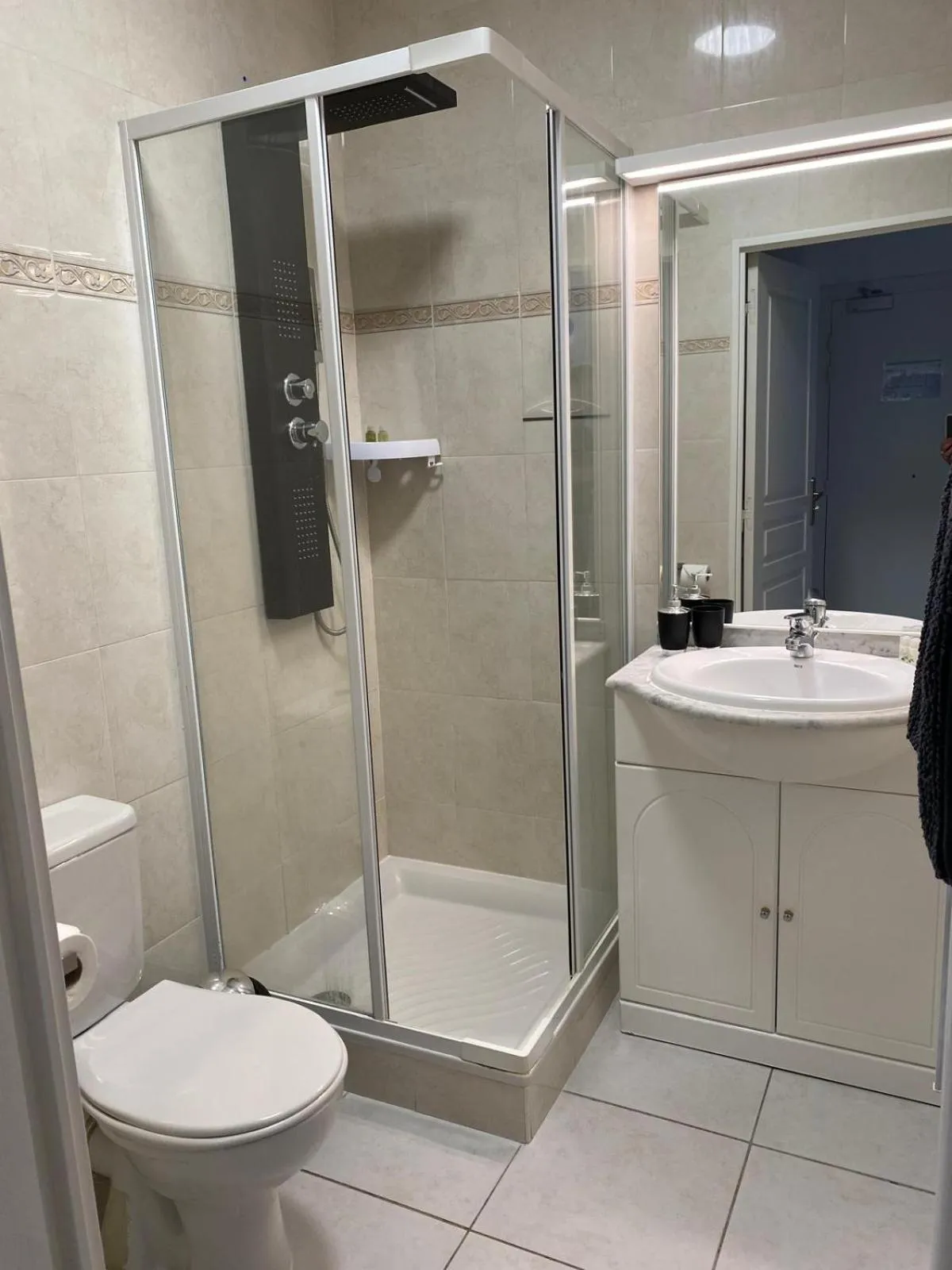 Shower in Kimi Résidence