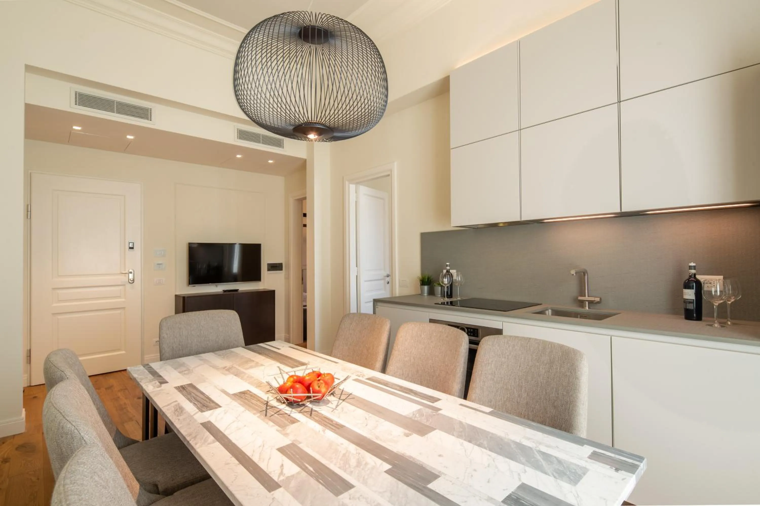 Kitchen or kitchenette in Florence Luxury Apartment al Duomo by Mmega