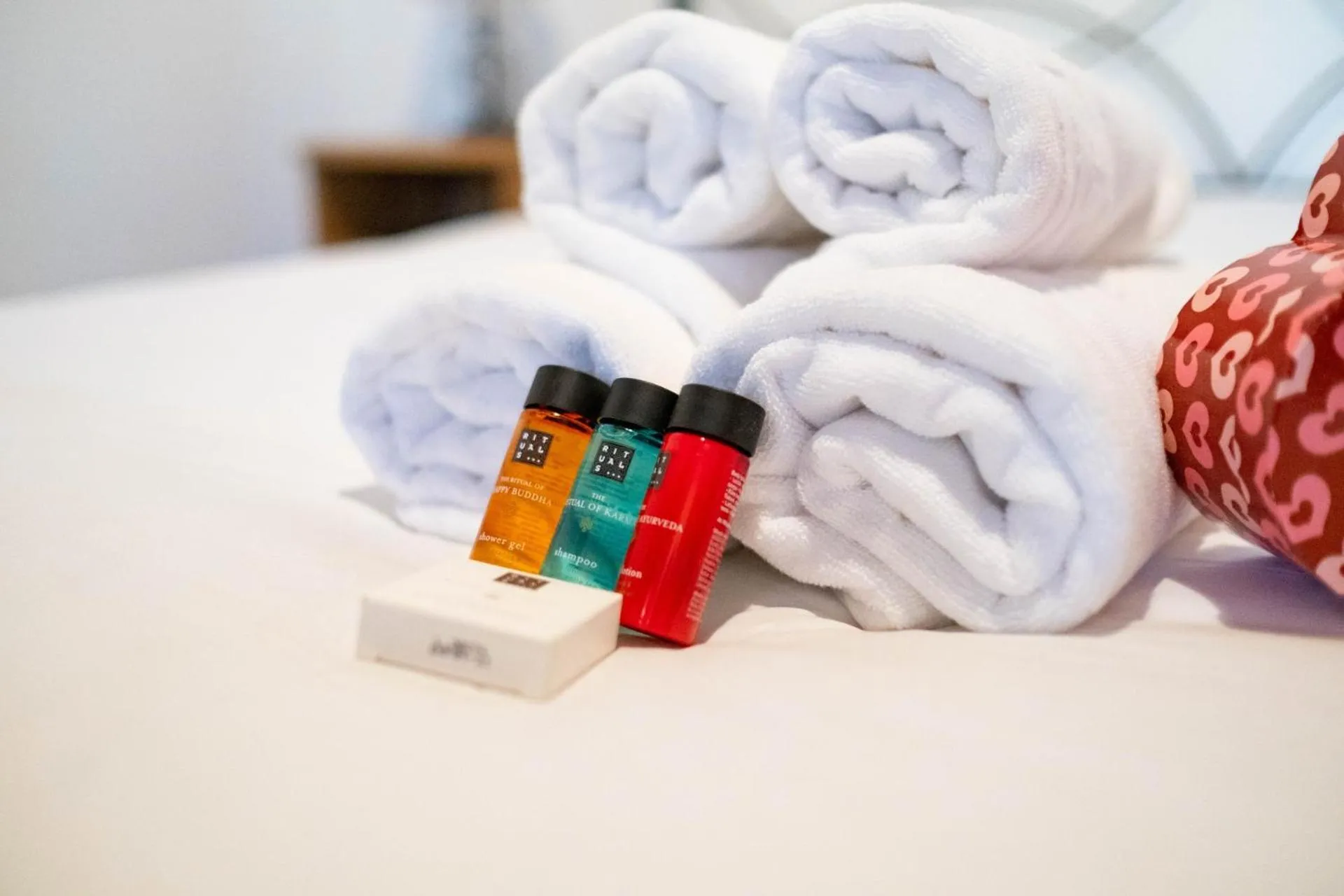 towels, Bed in Eras del Poeta