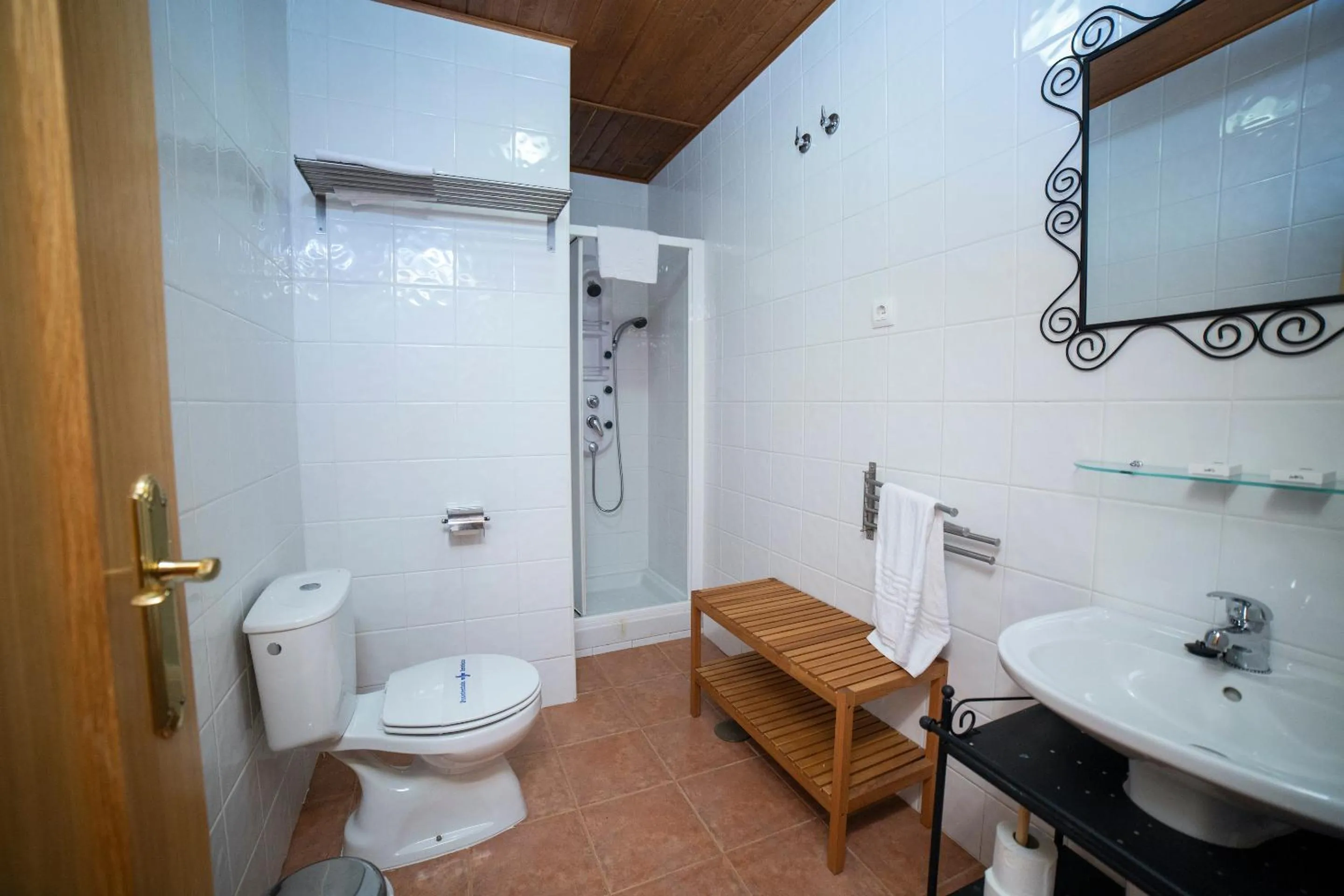 Bathroom in Eras del Poeta