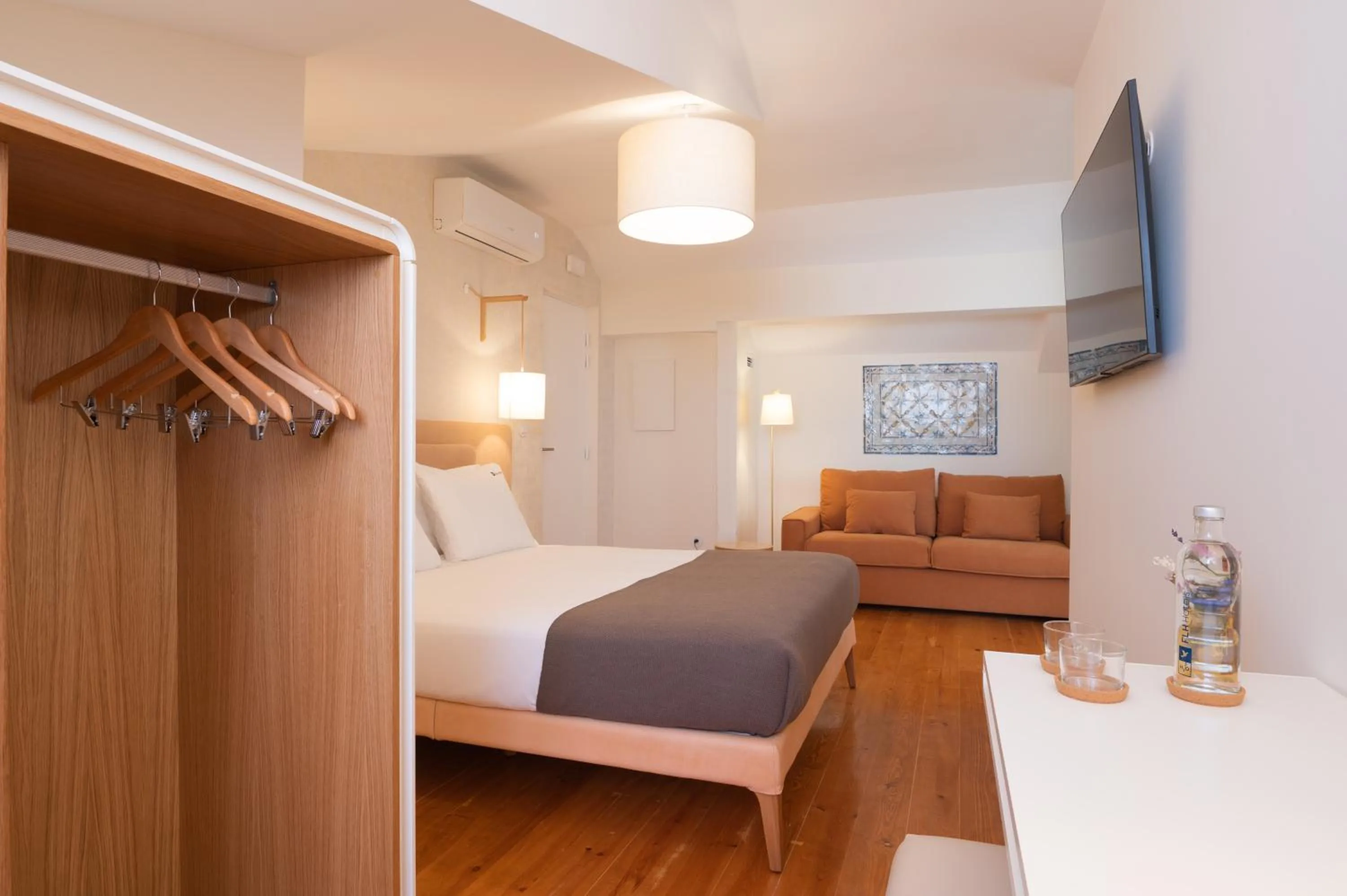 Decorative detail, Bed in Memoria Lisboa FLH Hotels