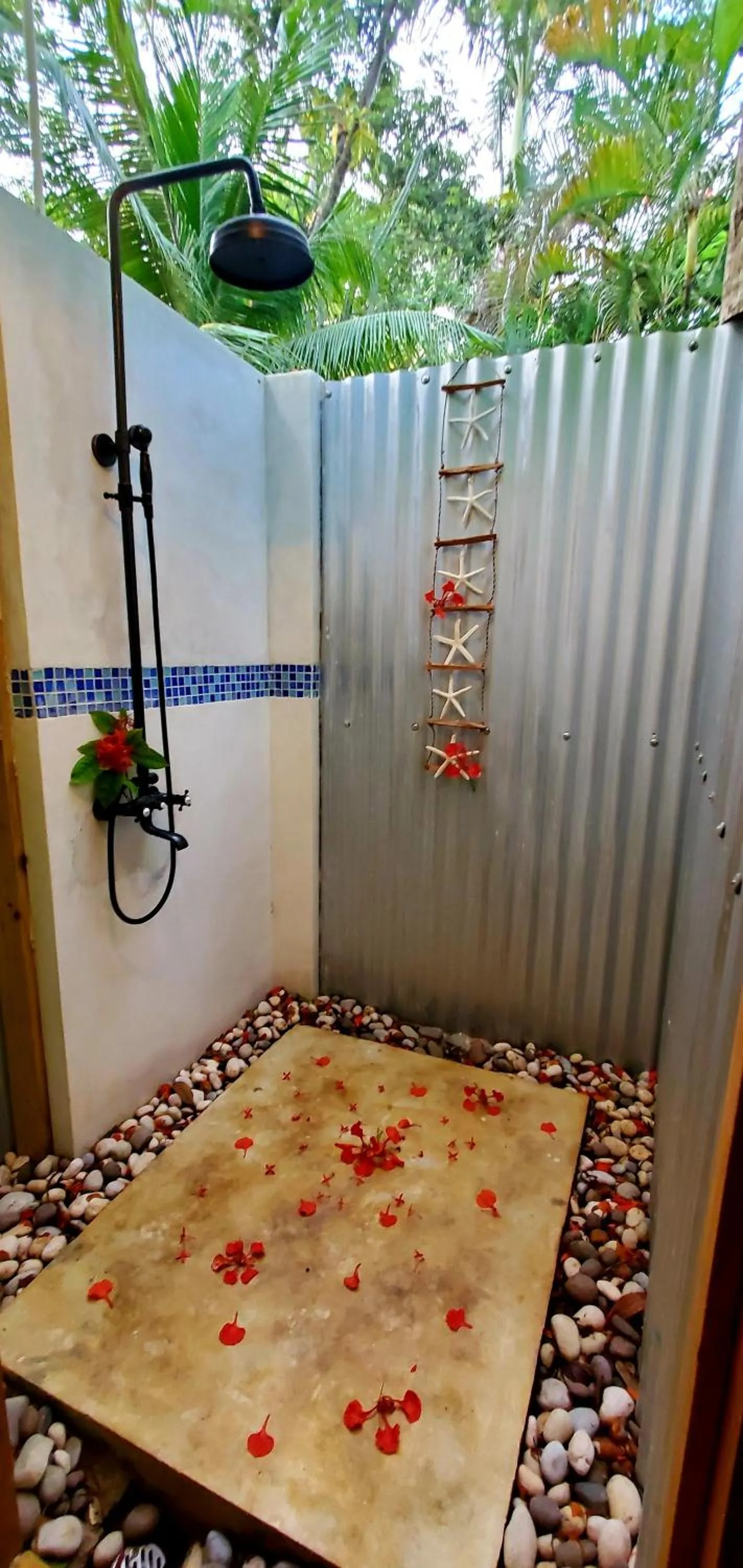 Shower in Bak A Yaad