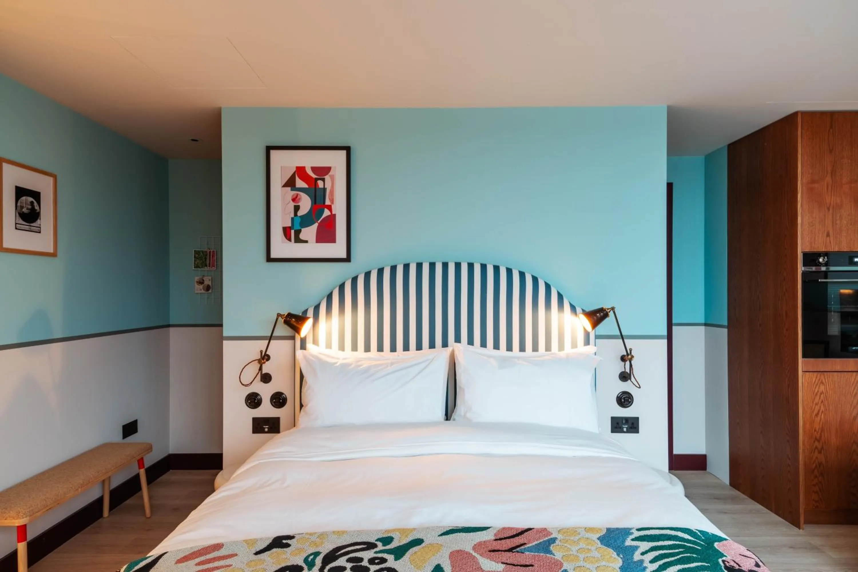 Bed in room2 London Chiswick Hometel