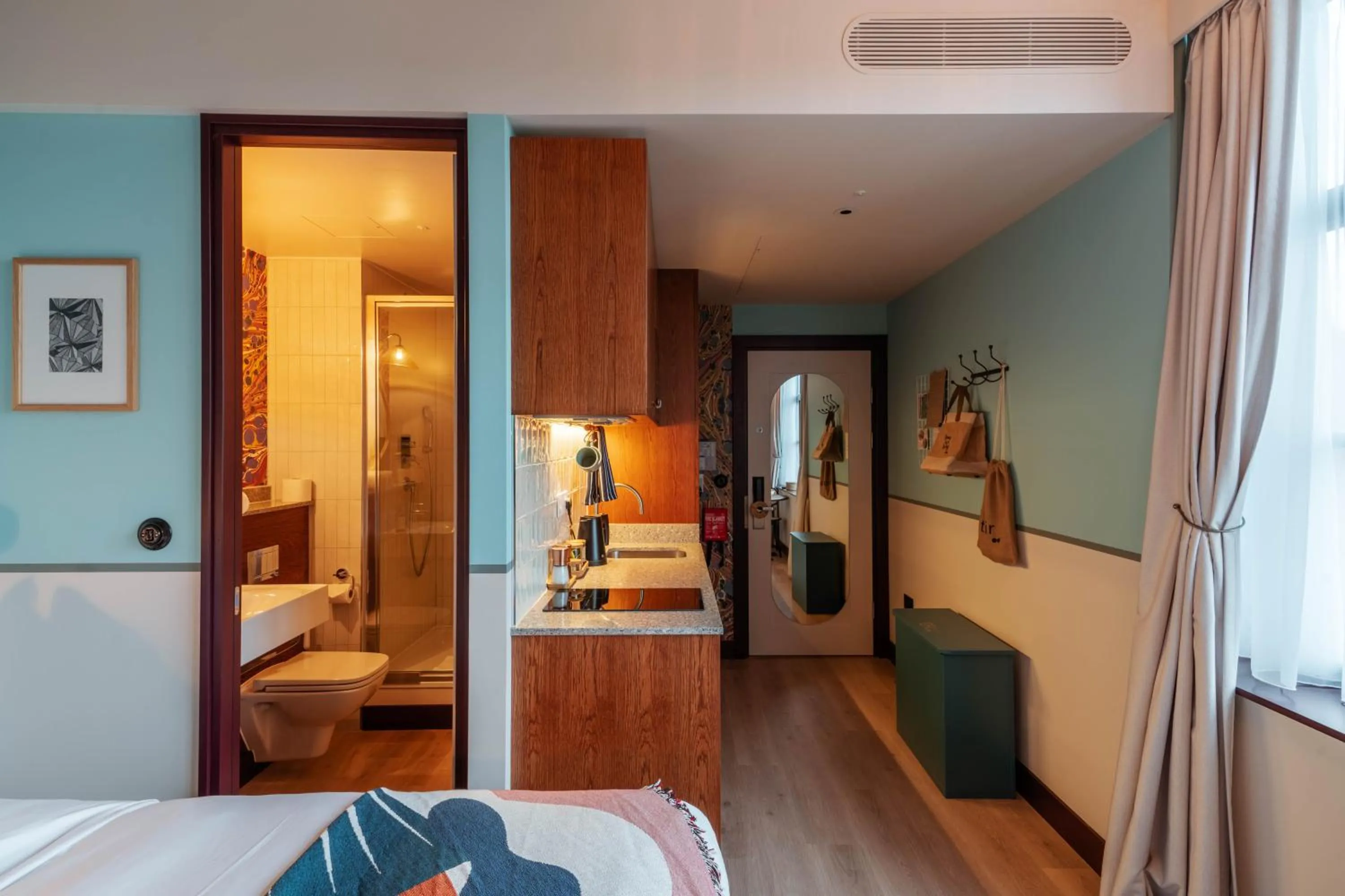 Kitchen or kitchenette, Bed in room2 London Chiswick Hometel