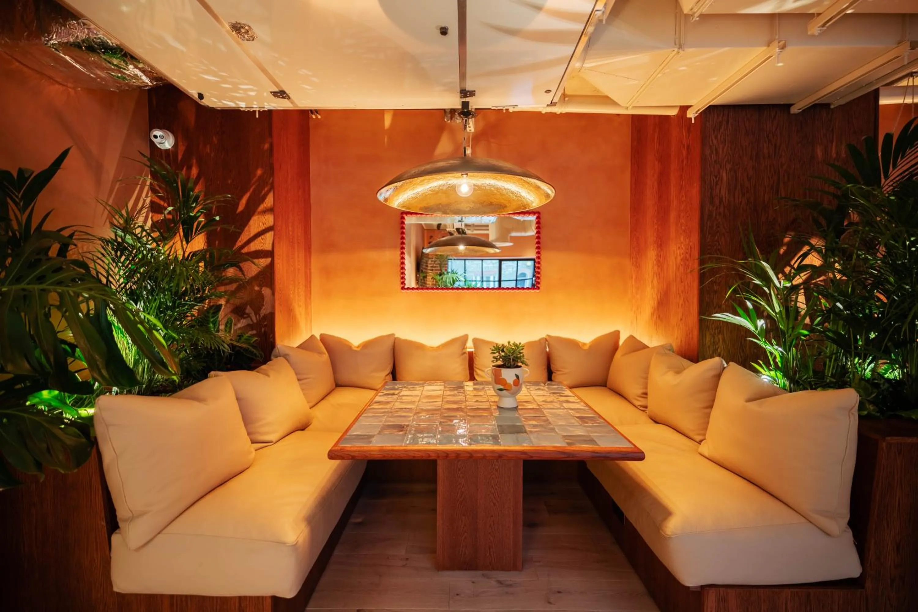 Lounge or bar in room2 London Chiswick Hometel