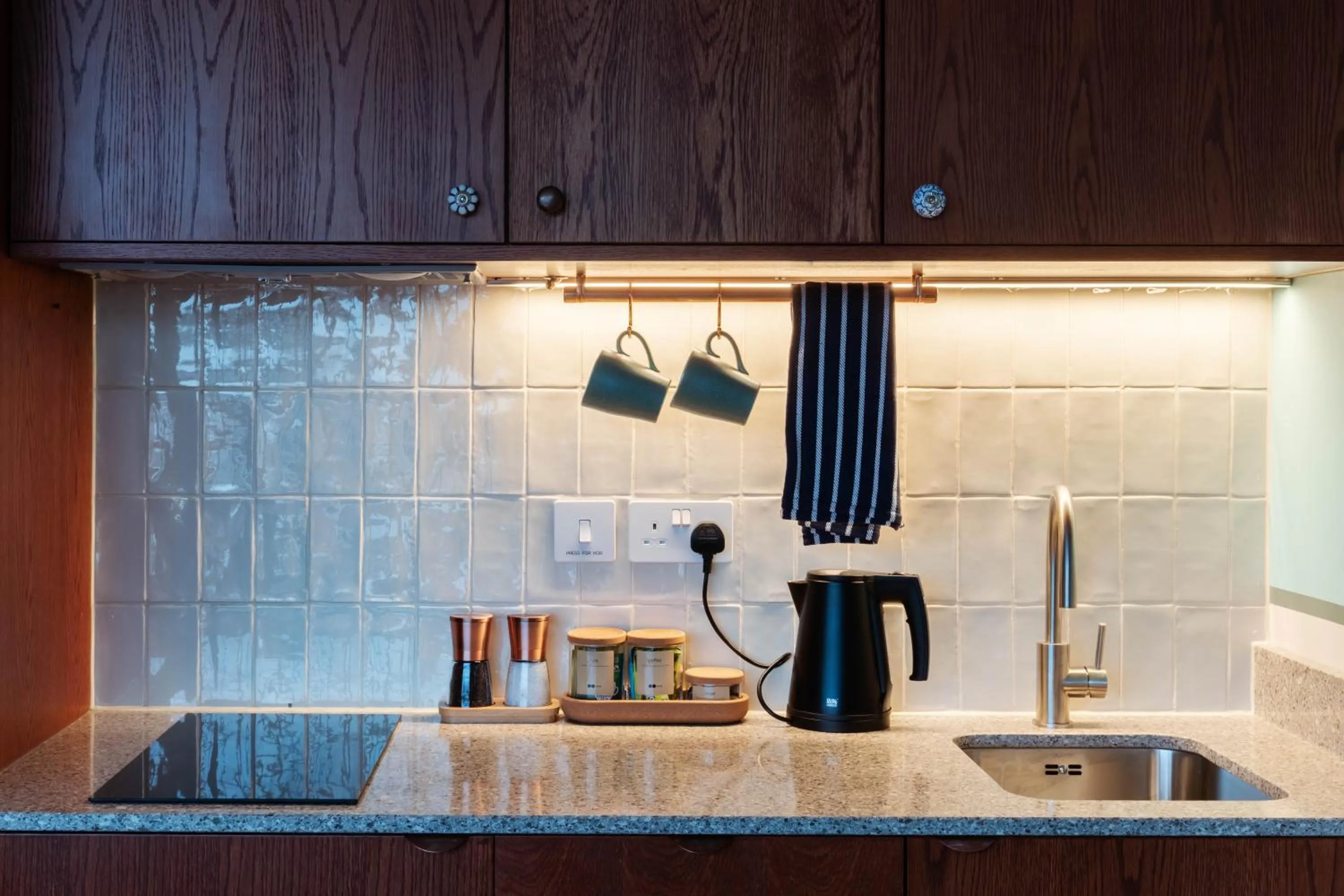 Kitchen or kitchenette in room2 London Chiswick Hometel