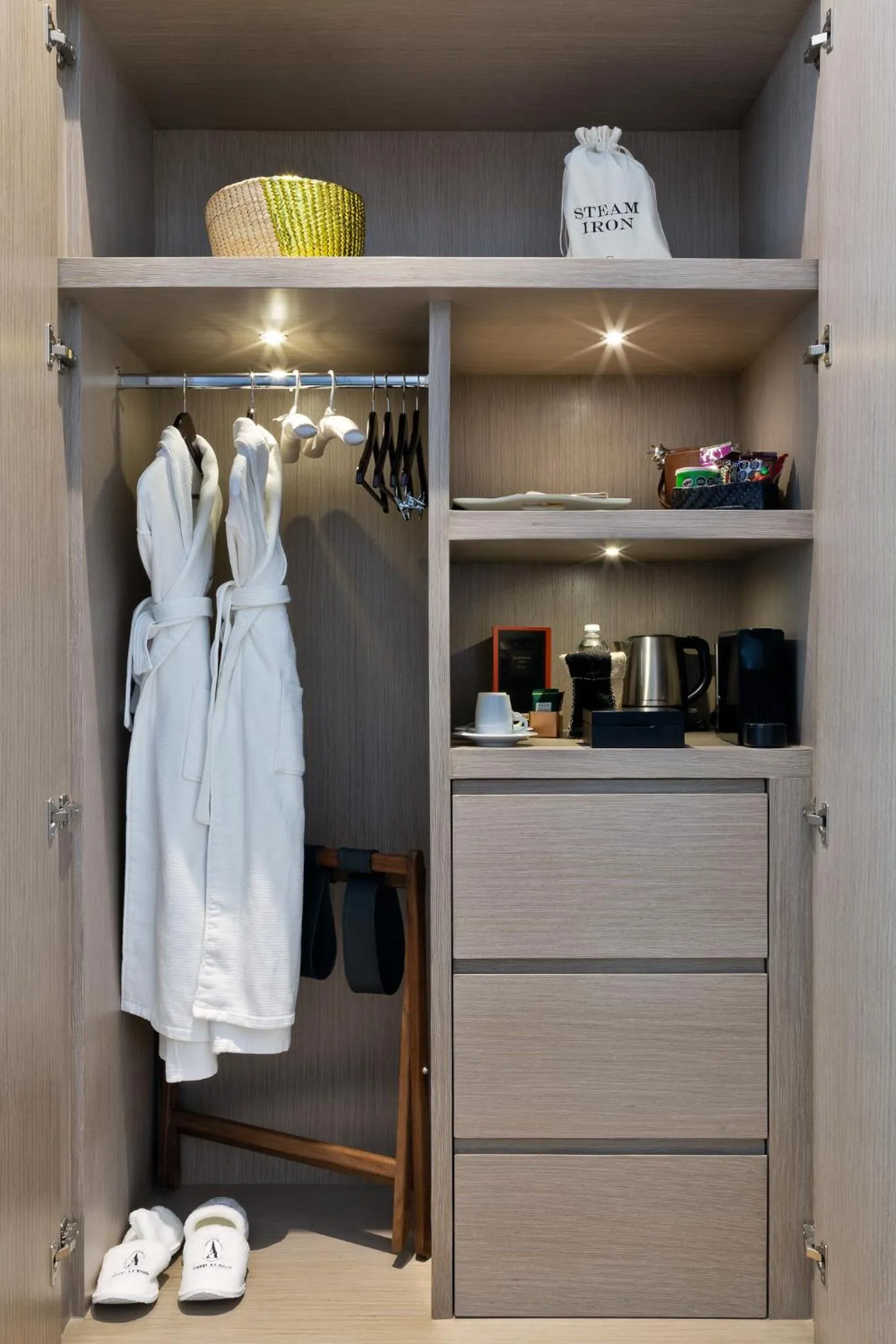 wardrobe in The Alest Hotel