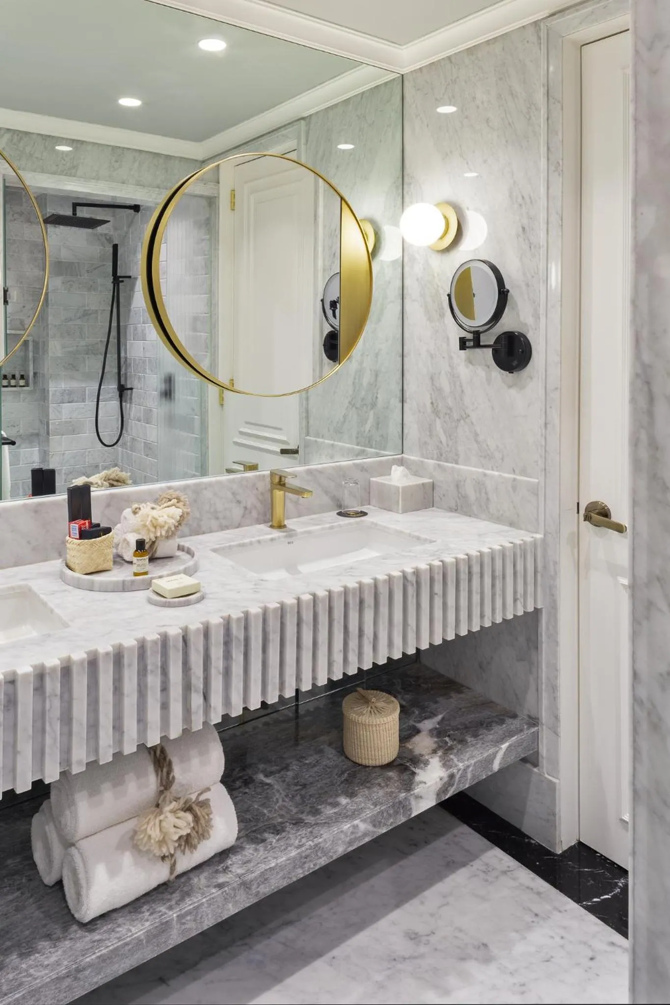 Bathroom in The Alest Hotel