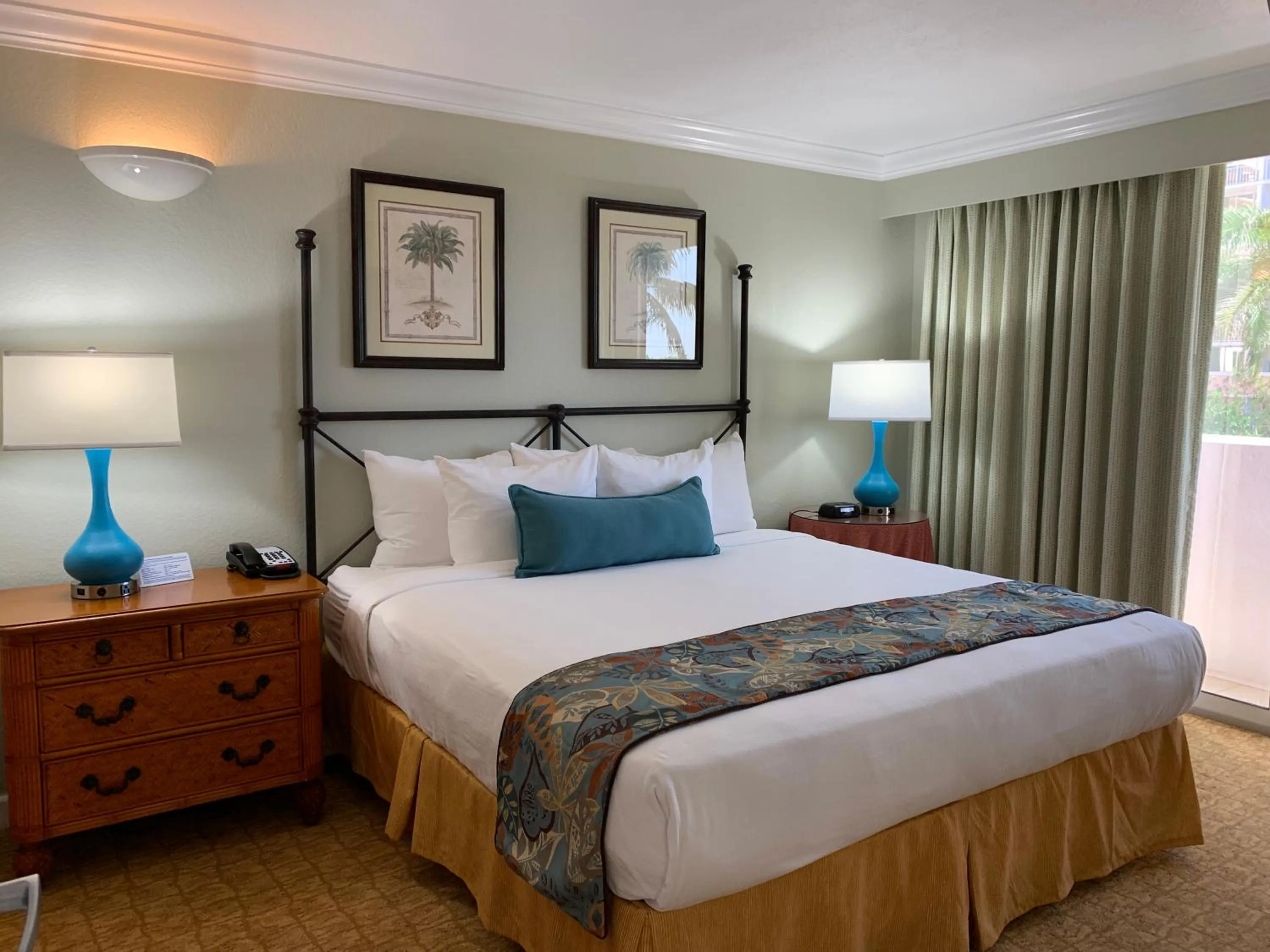 Bed in Palm Beach Shores Resort and Vacation Villas