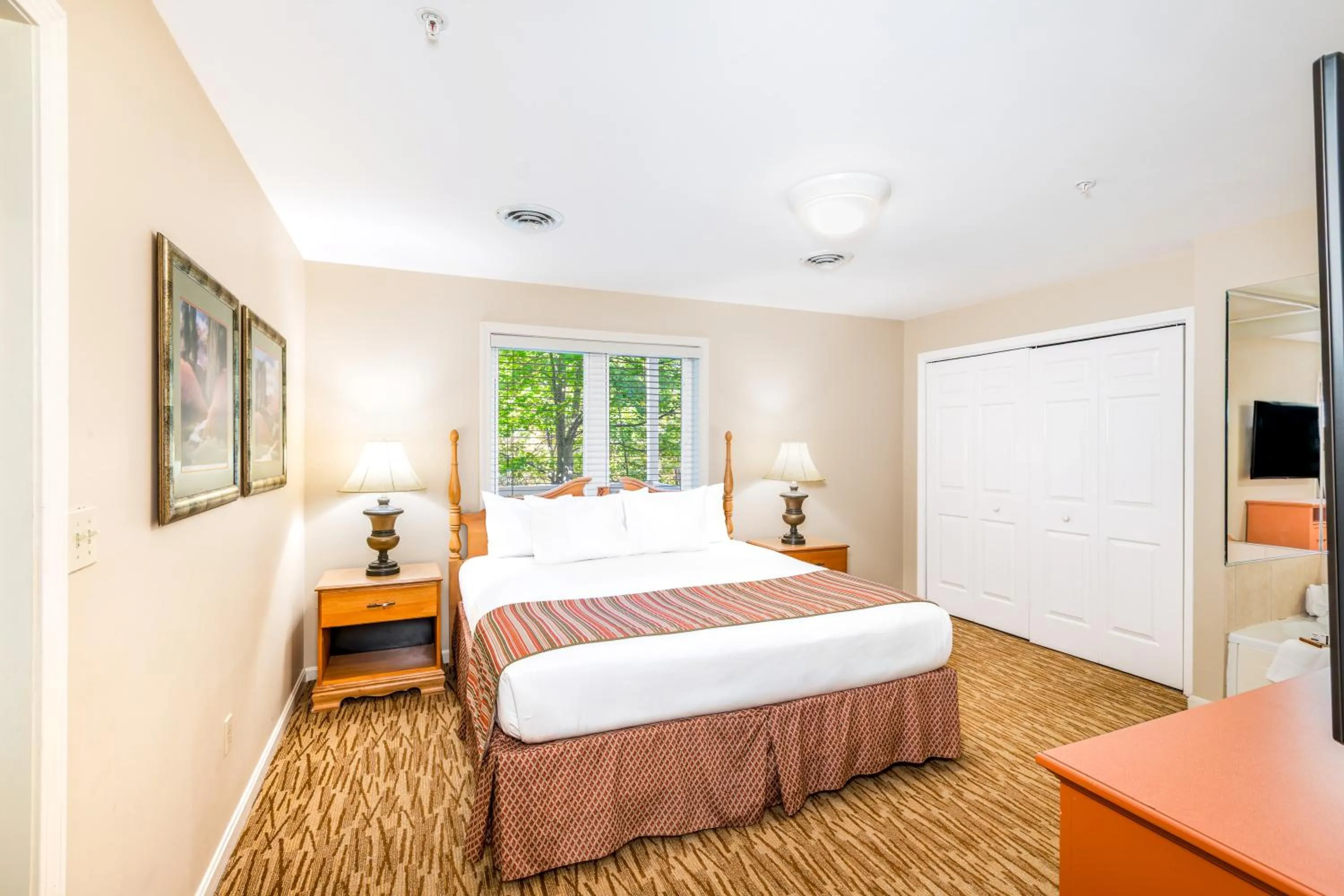 Bedroom, Bed in Vacation Village in the Berkshires
