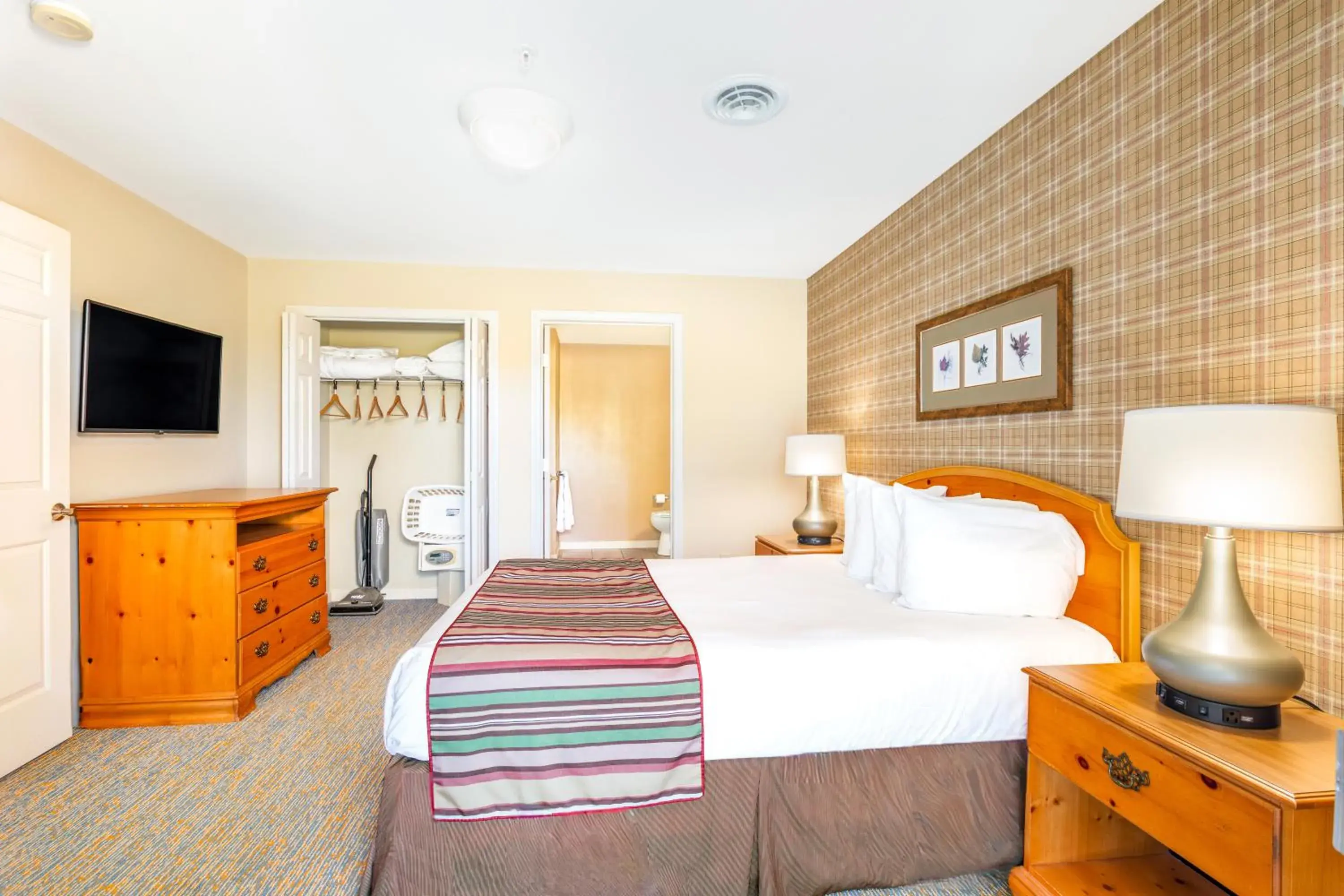 Bedroom, Bed in Vacation Village in the Berkshires Bedroom, Bed in Vacation Village in the Berkshires