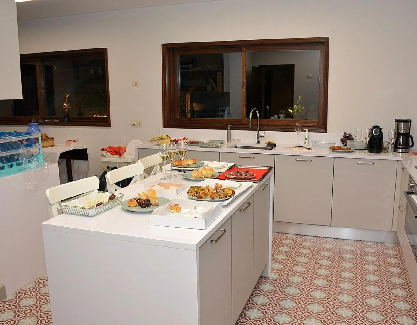 Communal kitchen in Santiago Family House