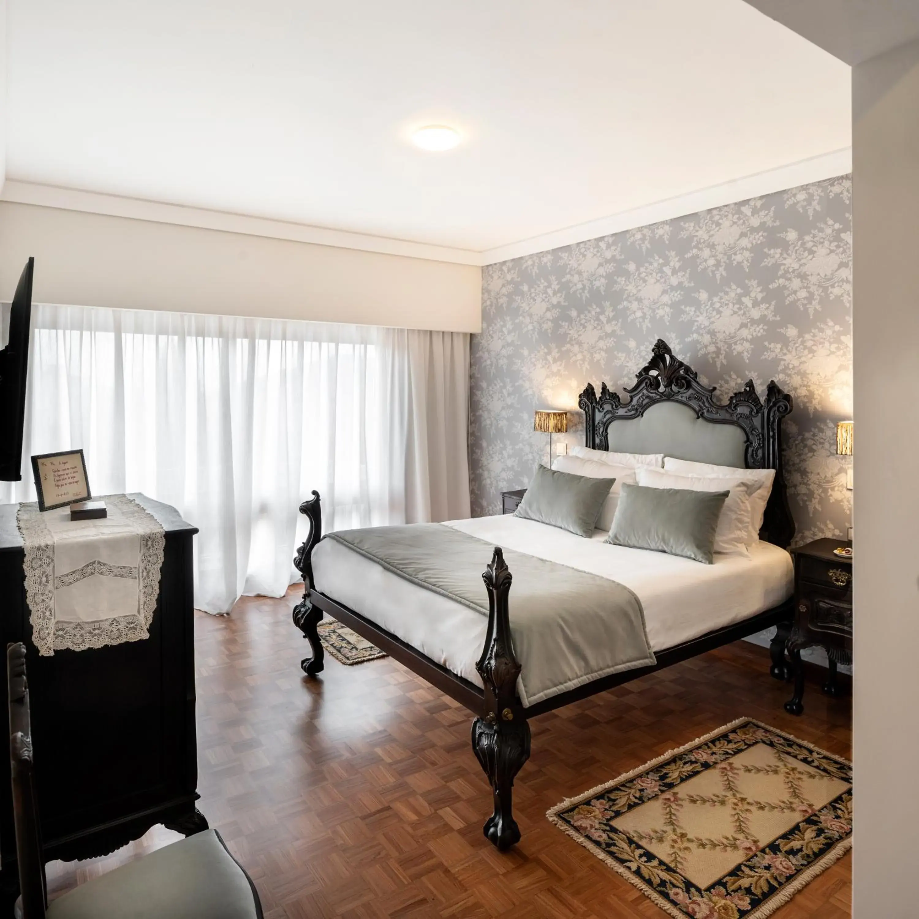 Double Room with Spa Bath in Santiago Family House Double Room with Spa Bath in Santiago Family House