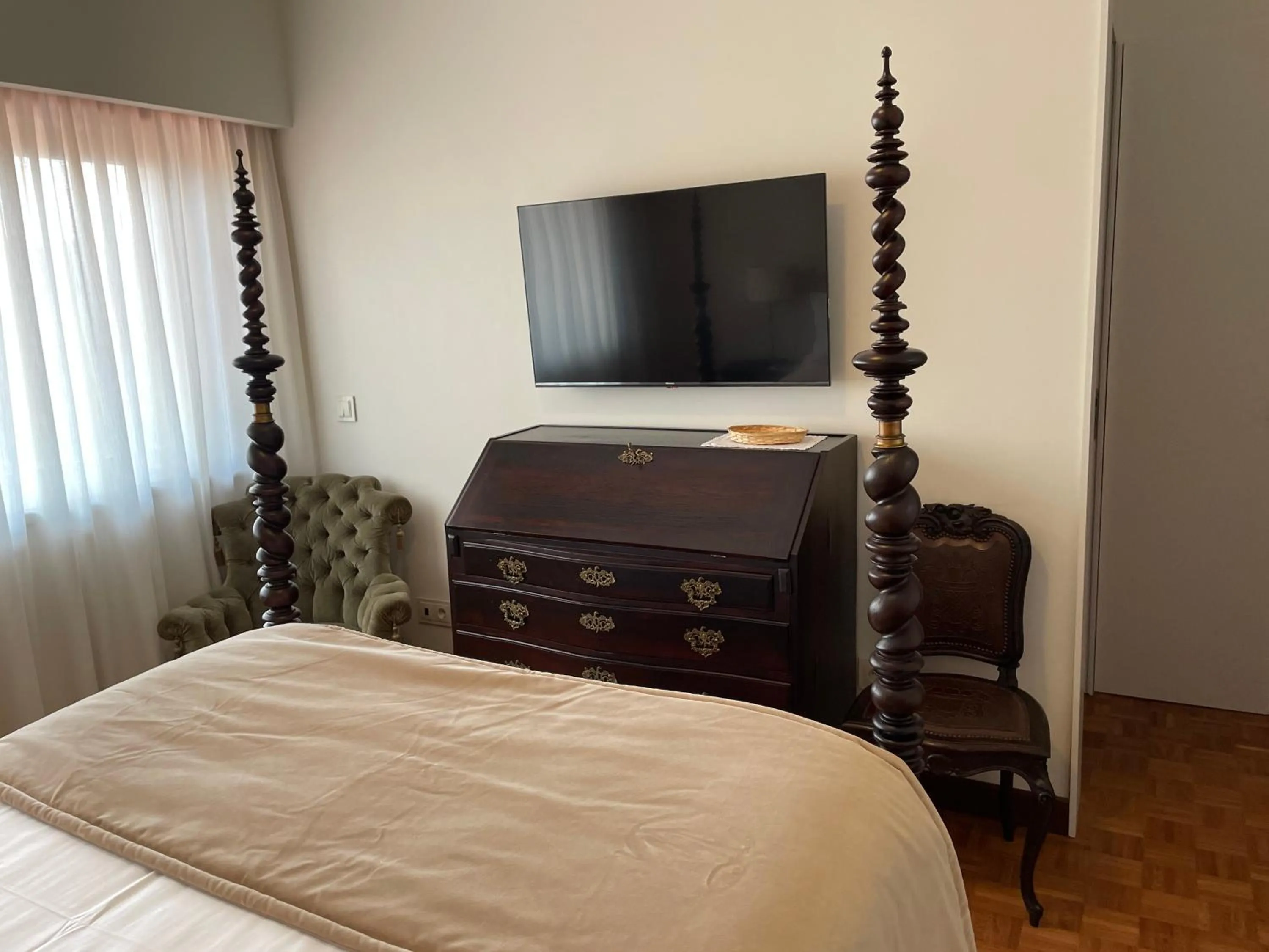 Bedroom, Bed in Santiago Family House