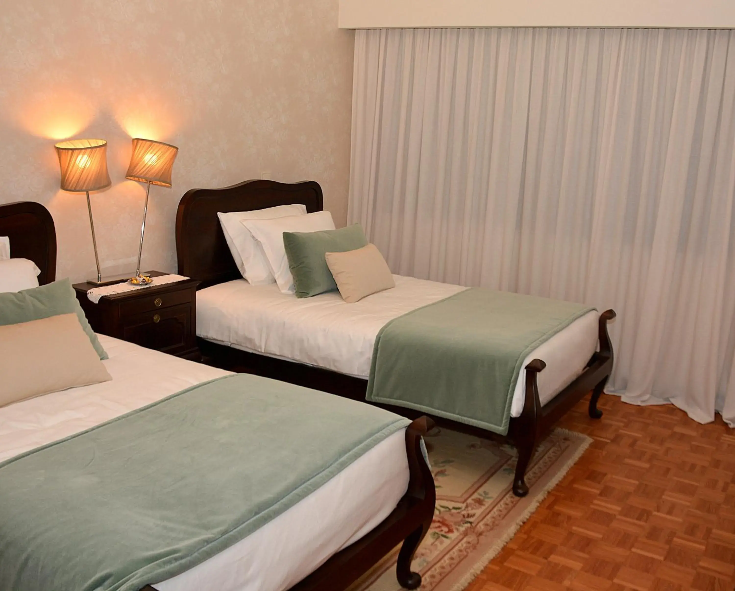 Deluxe Twin Room in Santiago Family House Deluxe Twin Room in Santiago Family House