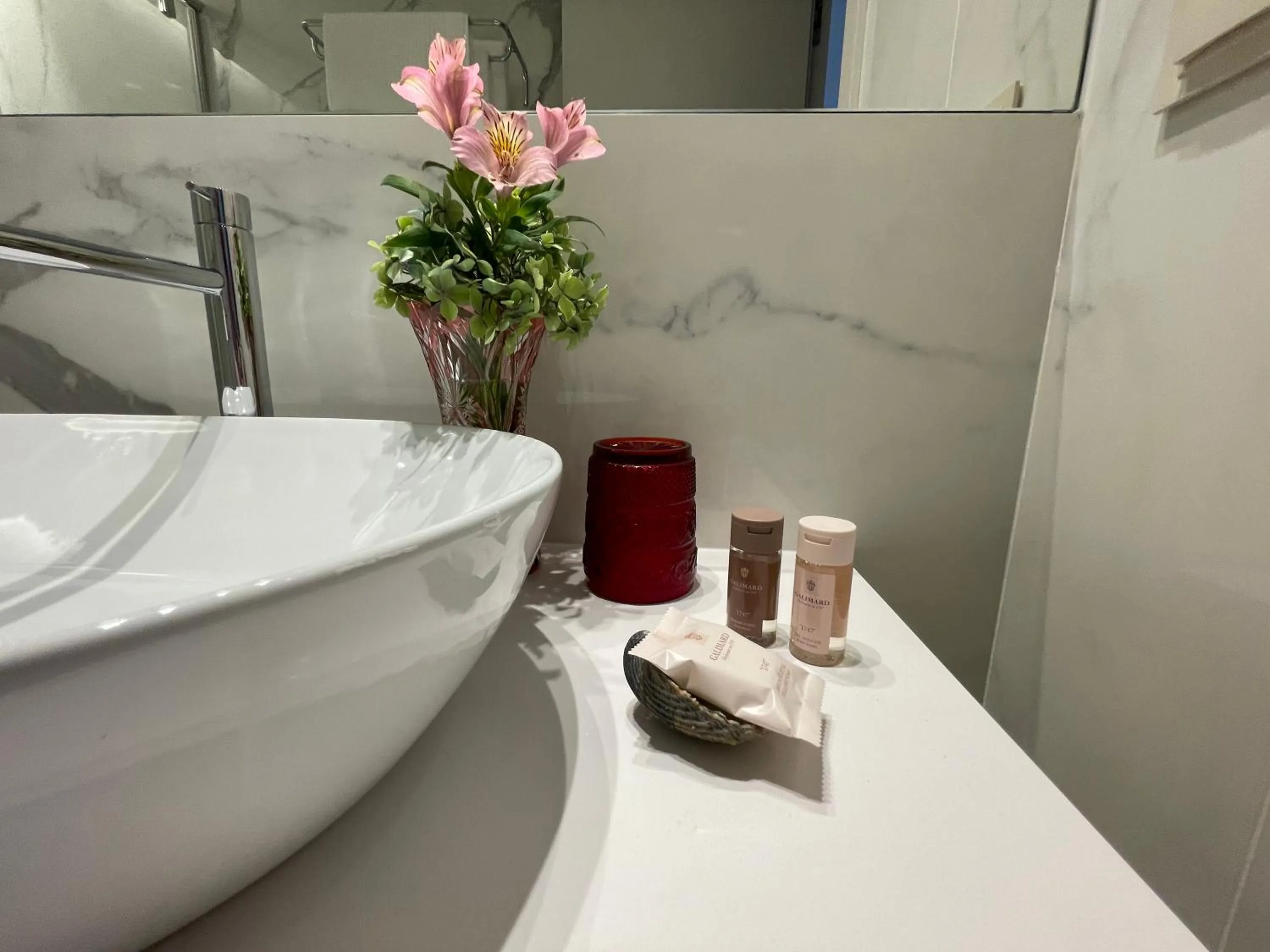 Bathroom in Santiago Family House