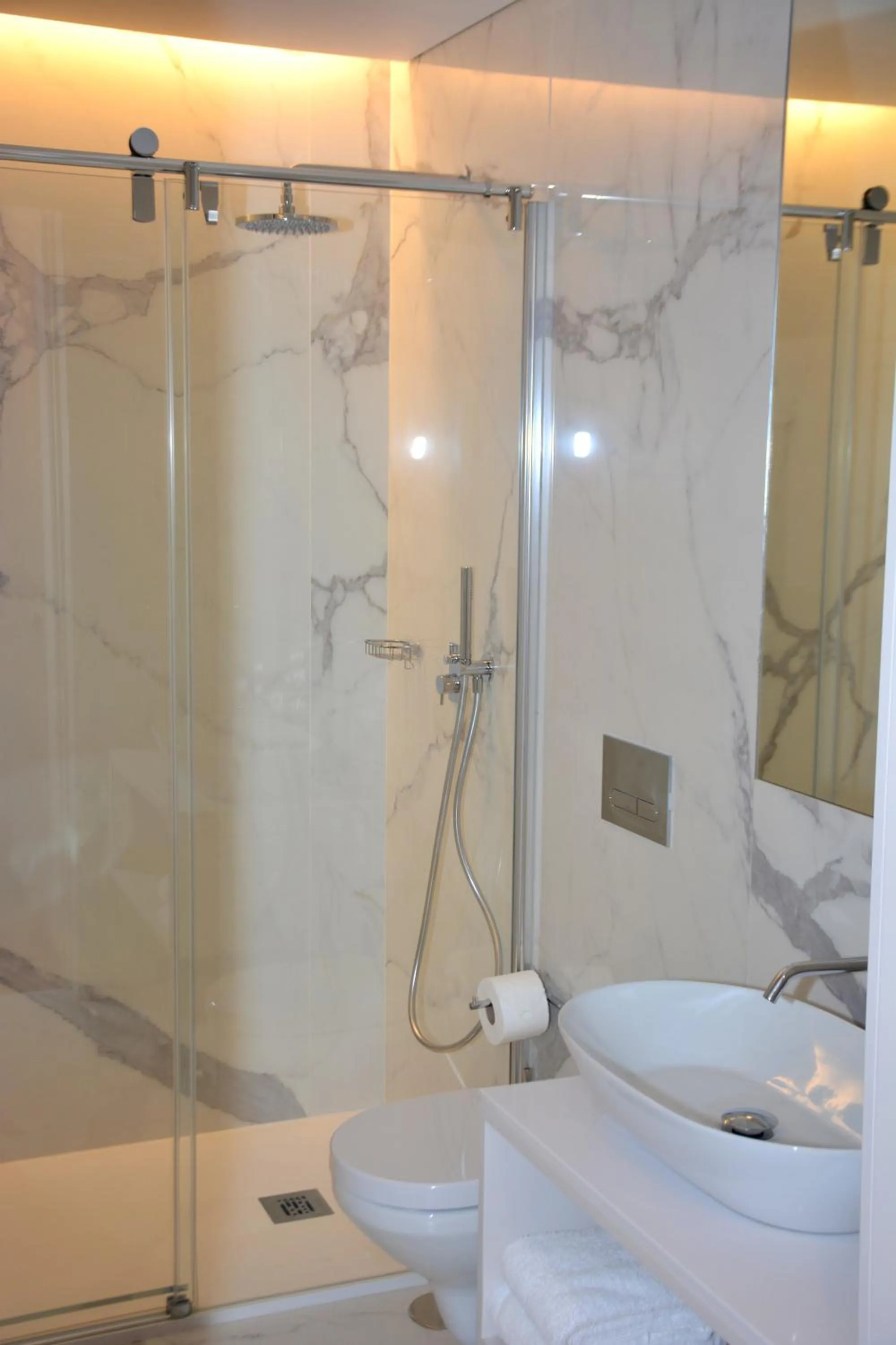 Bathroom in Santiago Family House