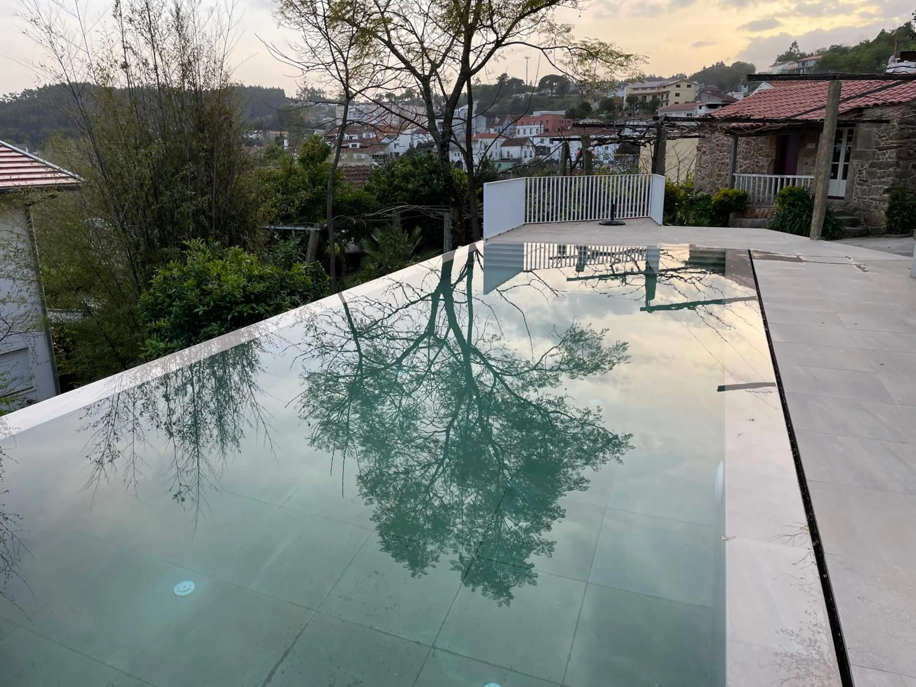 Swimming pool in Santiago Family House