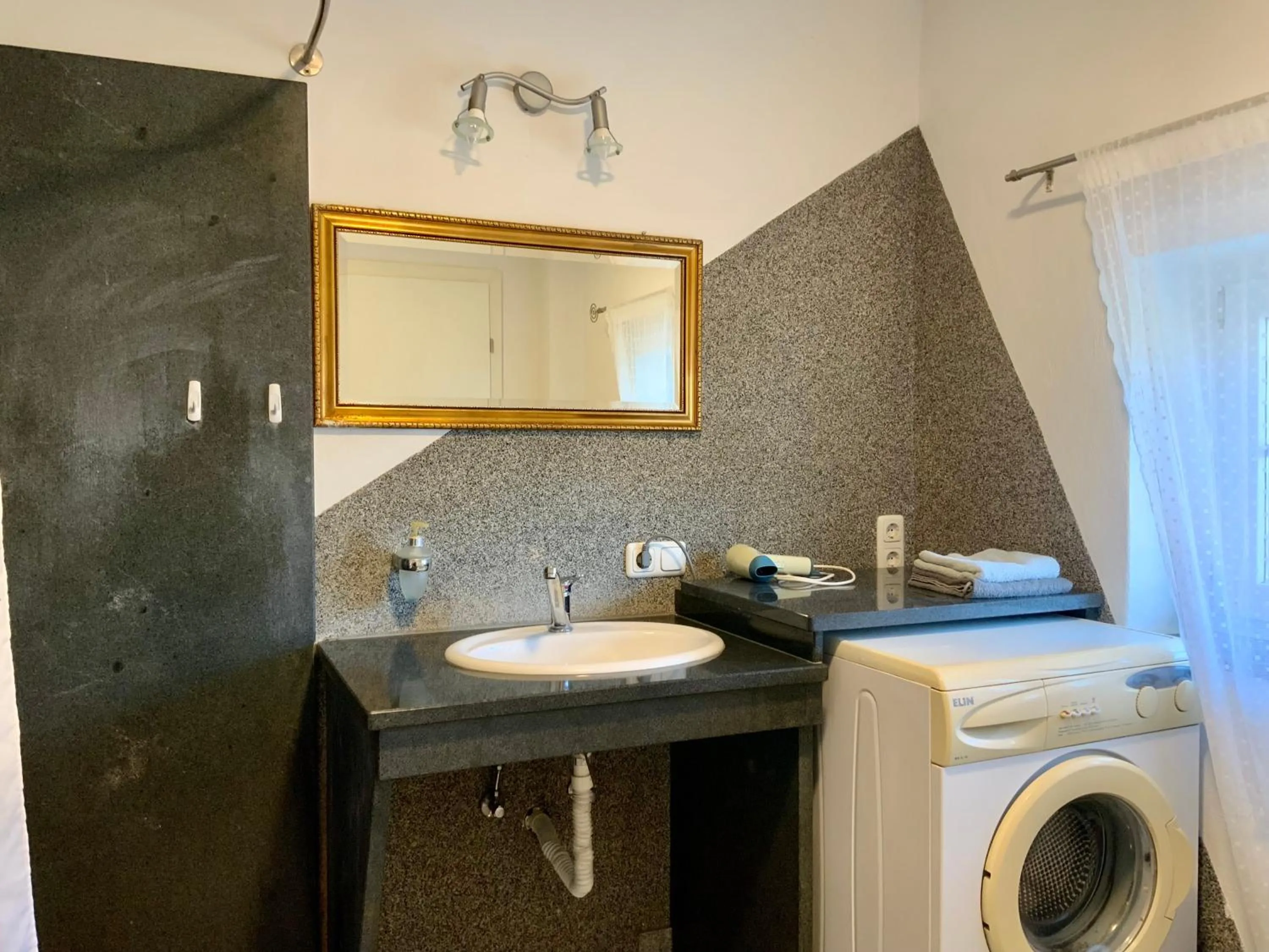 Bathroom in Geinberg Suites & Via Nova Lodges