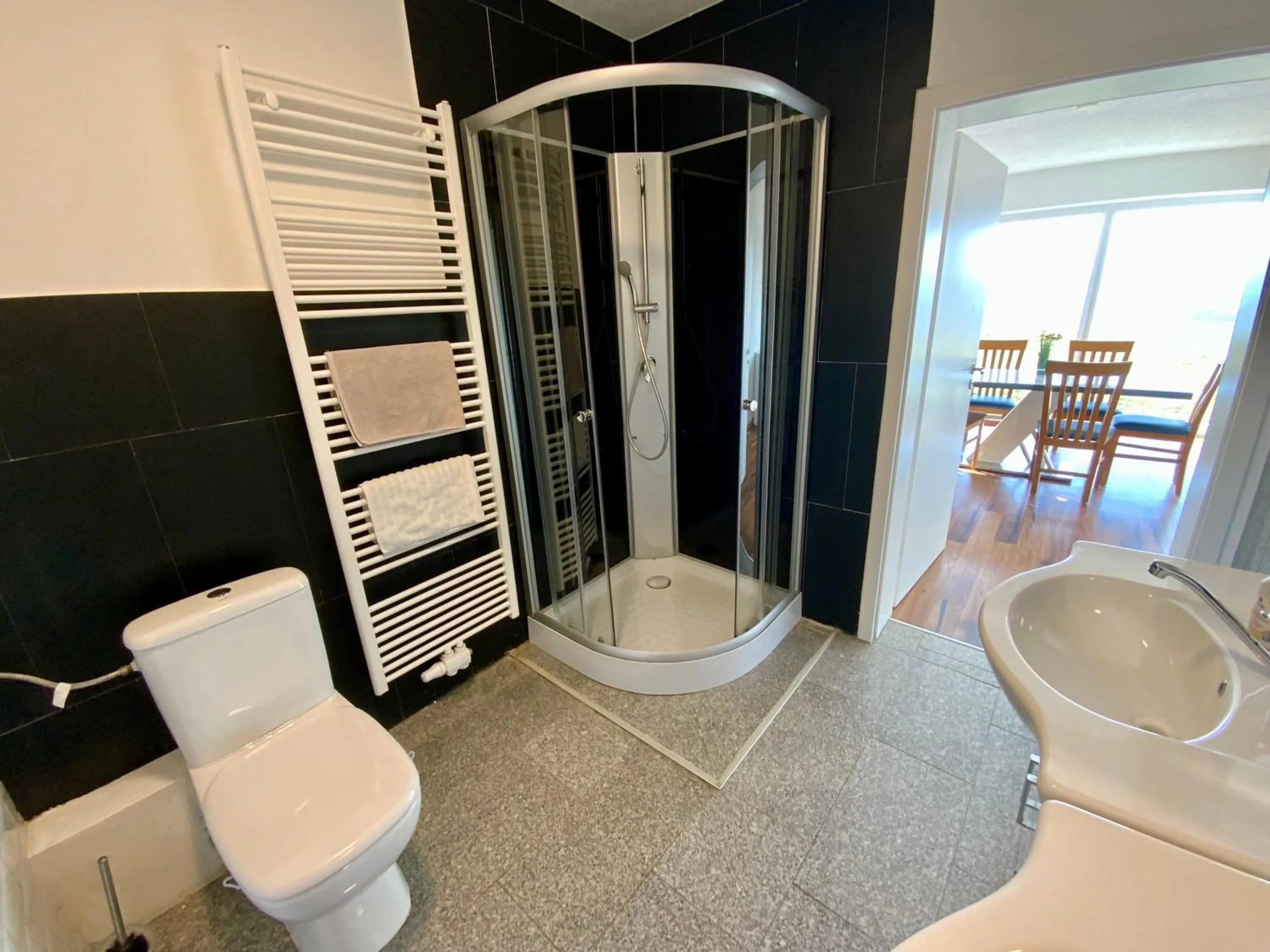 Shower in Geinberg Suites & Via Nova Lodges