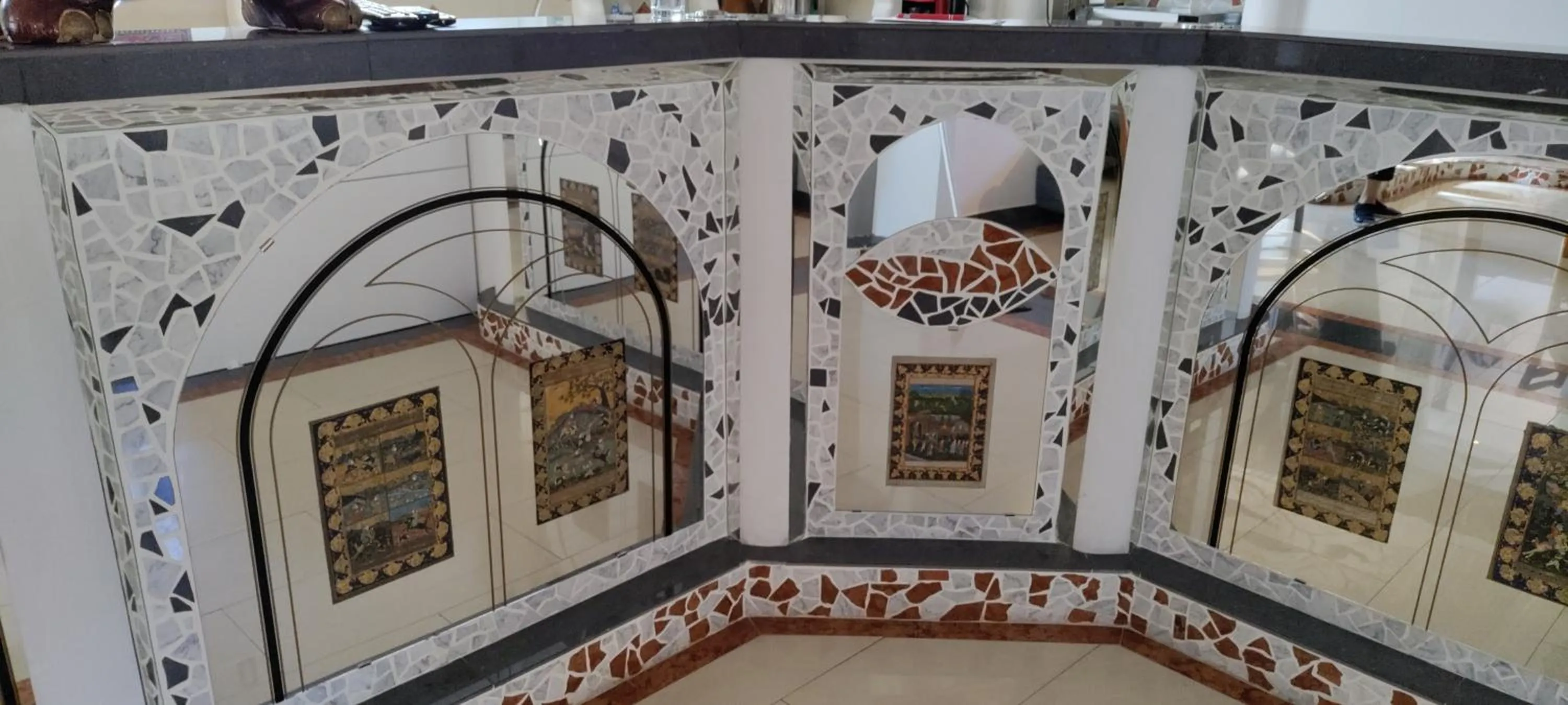 Decorative detail in Geinberg Suites & Via Nova Lodges