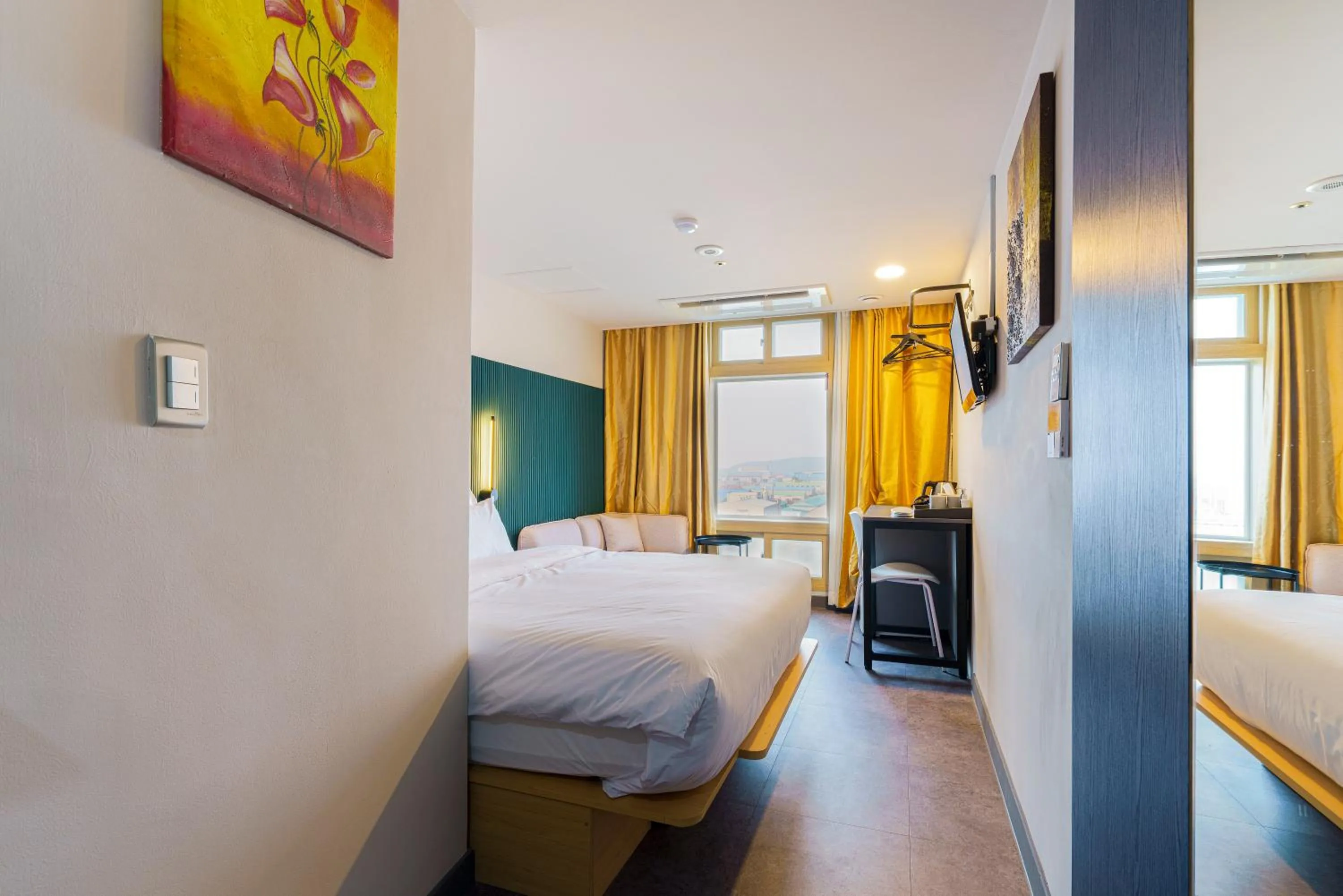 Photo of the whole room, Bed in Little Prince Hotel&Condo