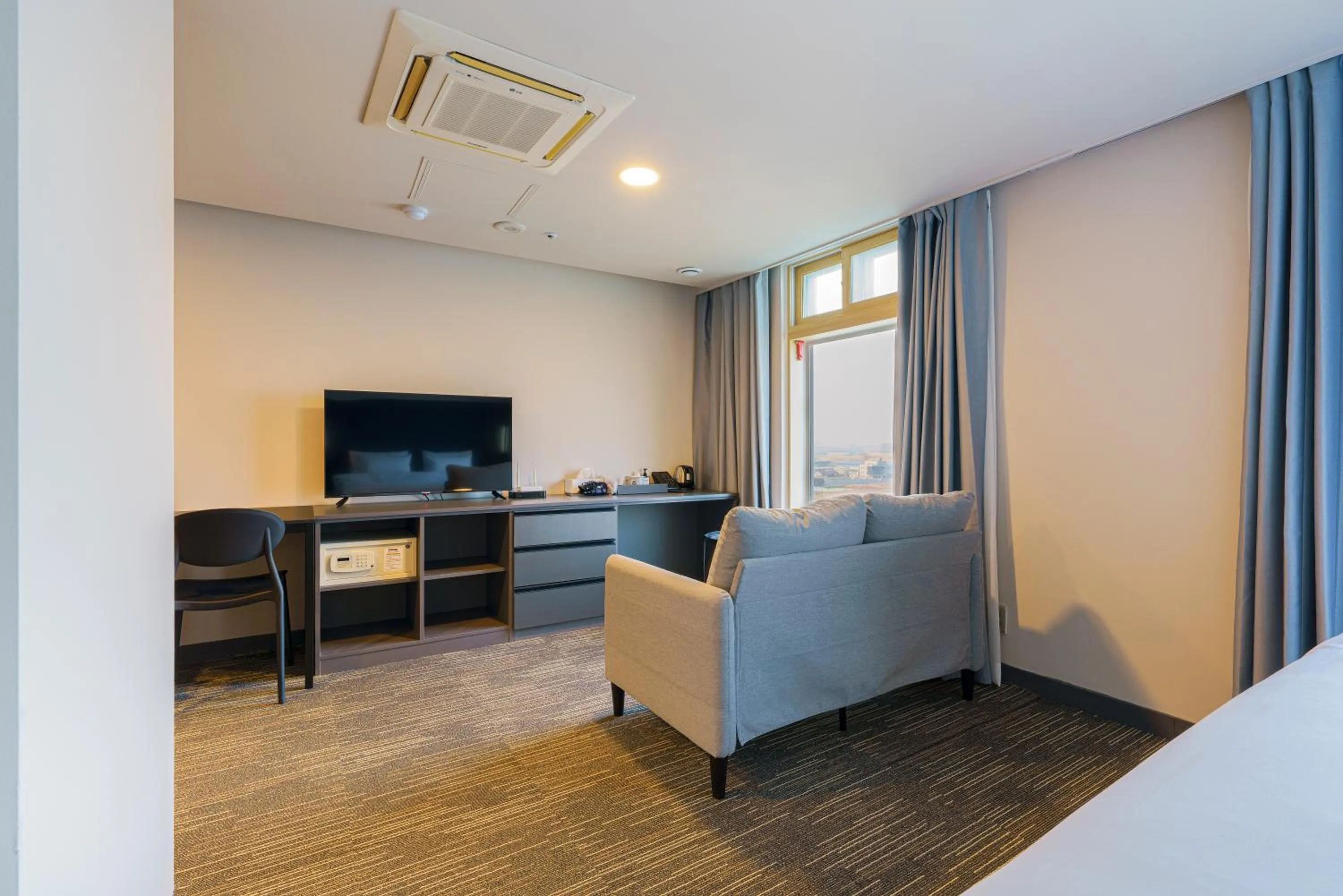 TV and multimedia in Little Prince Hotel&Condo