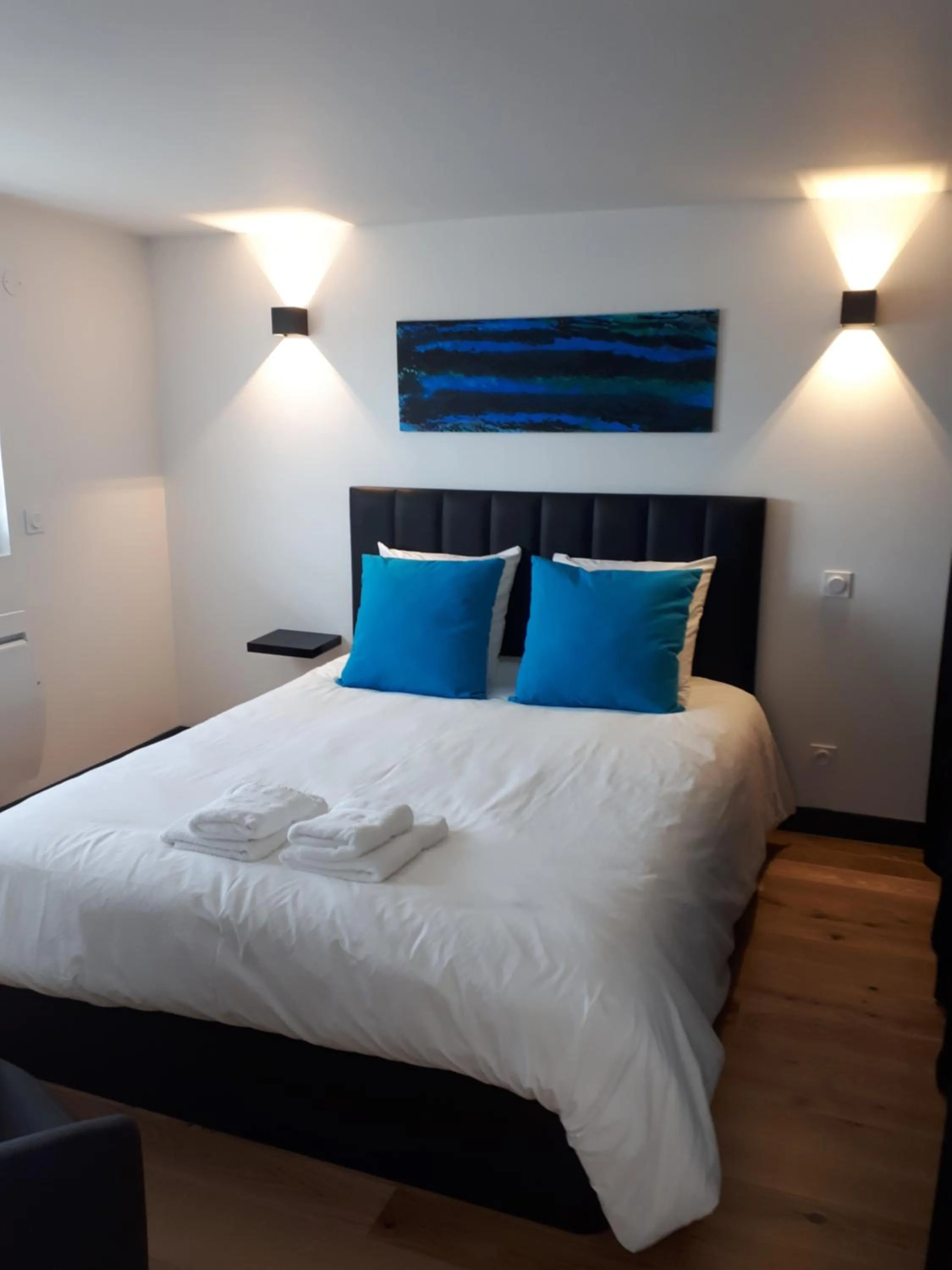 Photo of the whole room, Bed in Maison et grande terrasse face mer