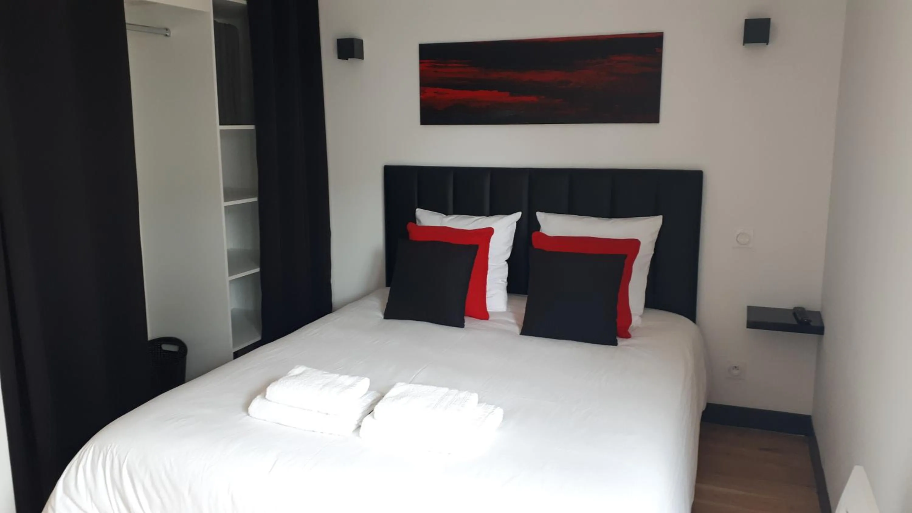Bedroom, Bed in Maison et grande terrasse face mer