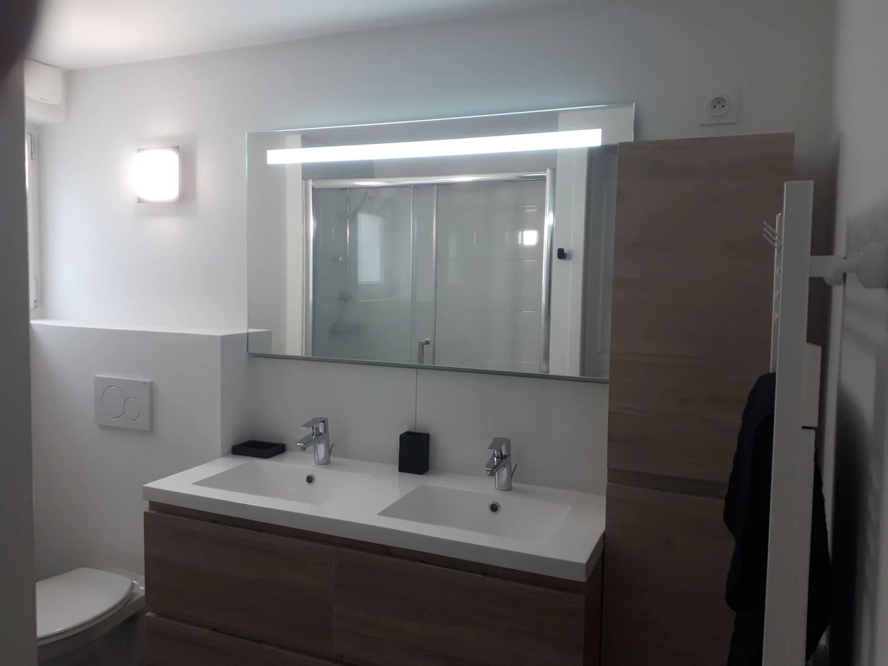 Bathroom in Maison et grande terrasse face mer