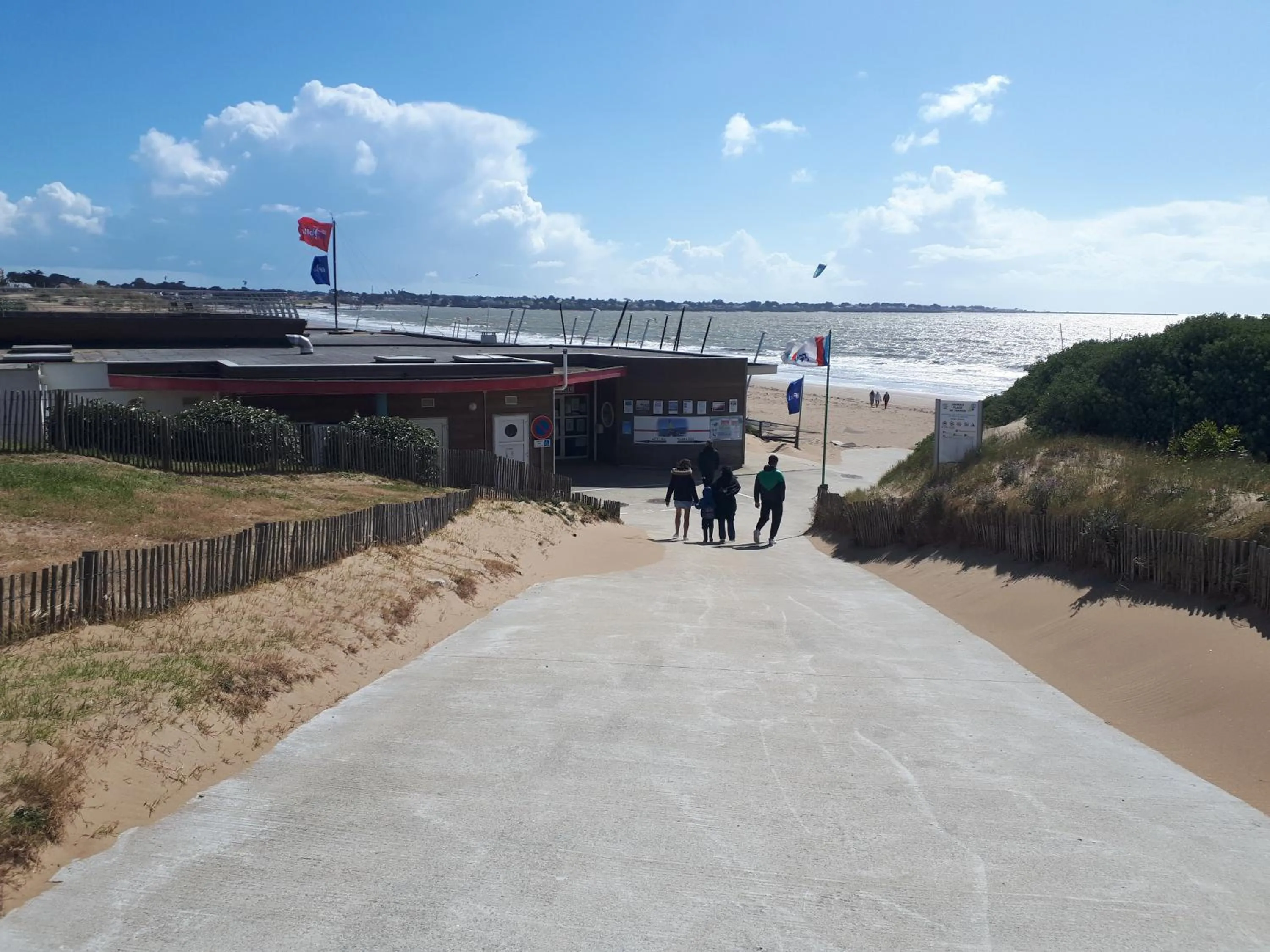 Beach in Maison et grande terrasse face mer