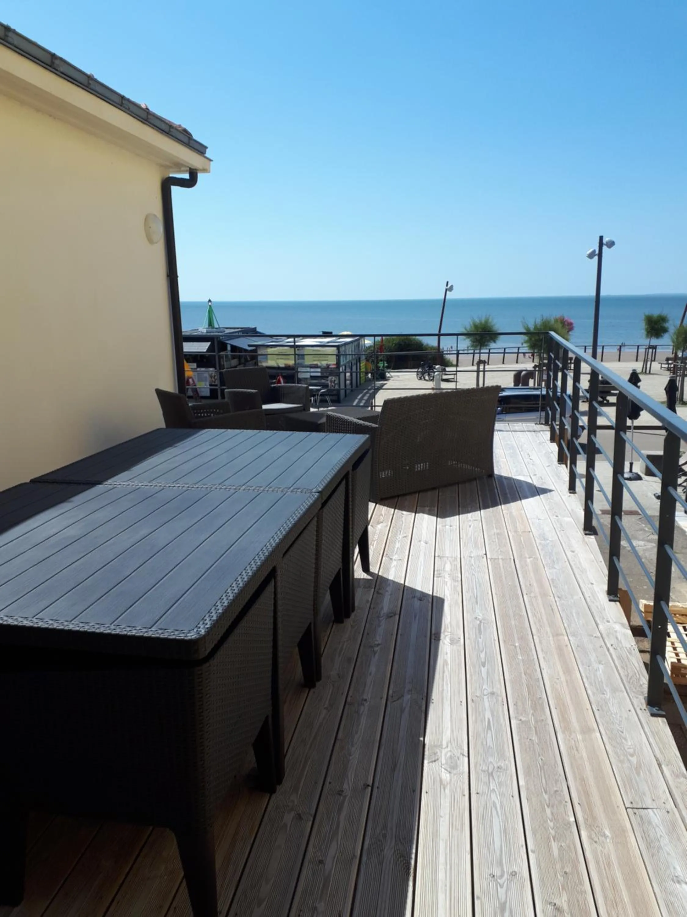 Balcony/Terrace in Maison et grande terrasse face mer