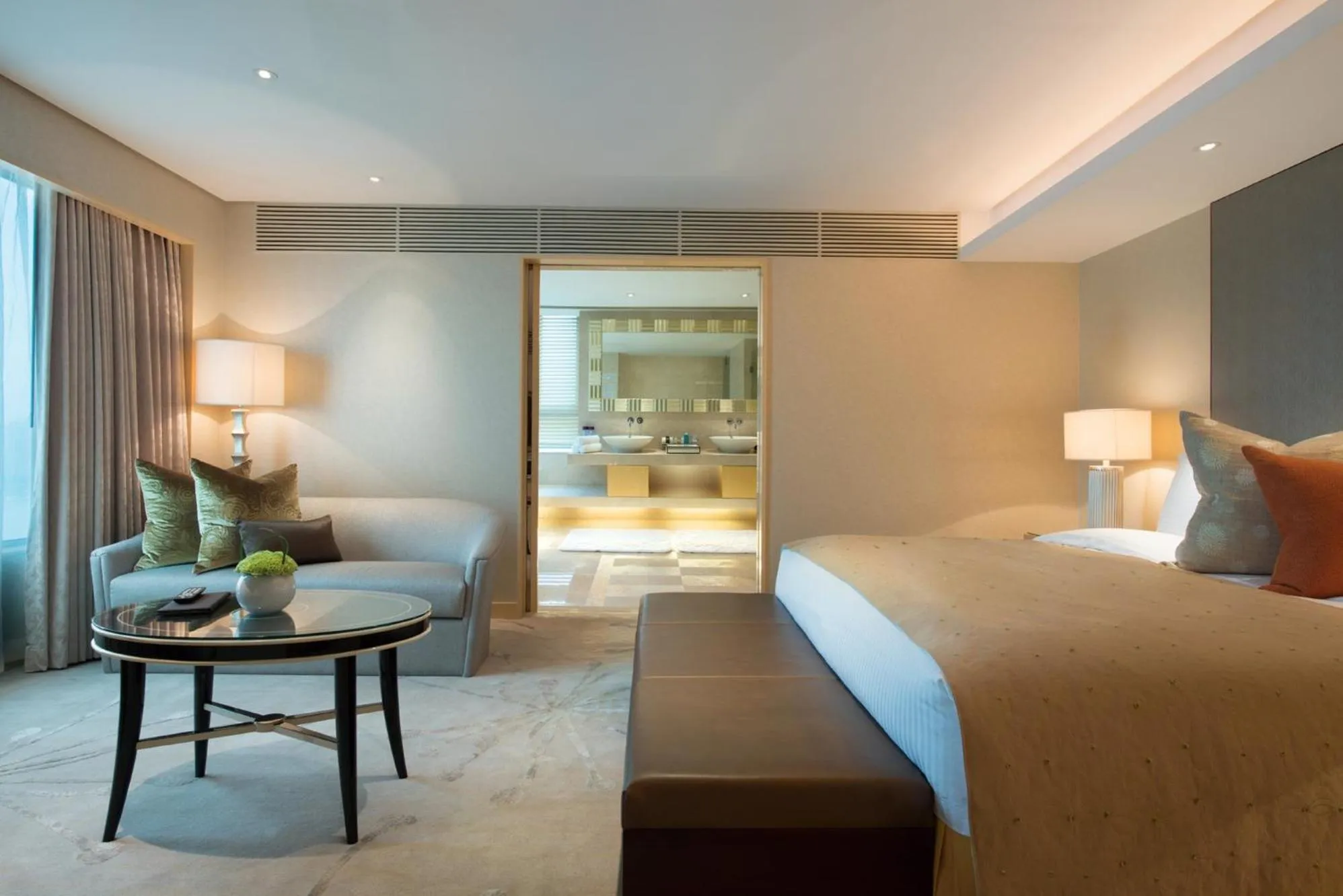 Photo of the whole room, Bed in Marco Polo Wuhan