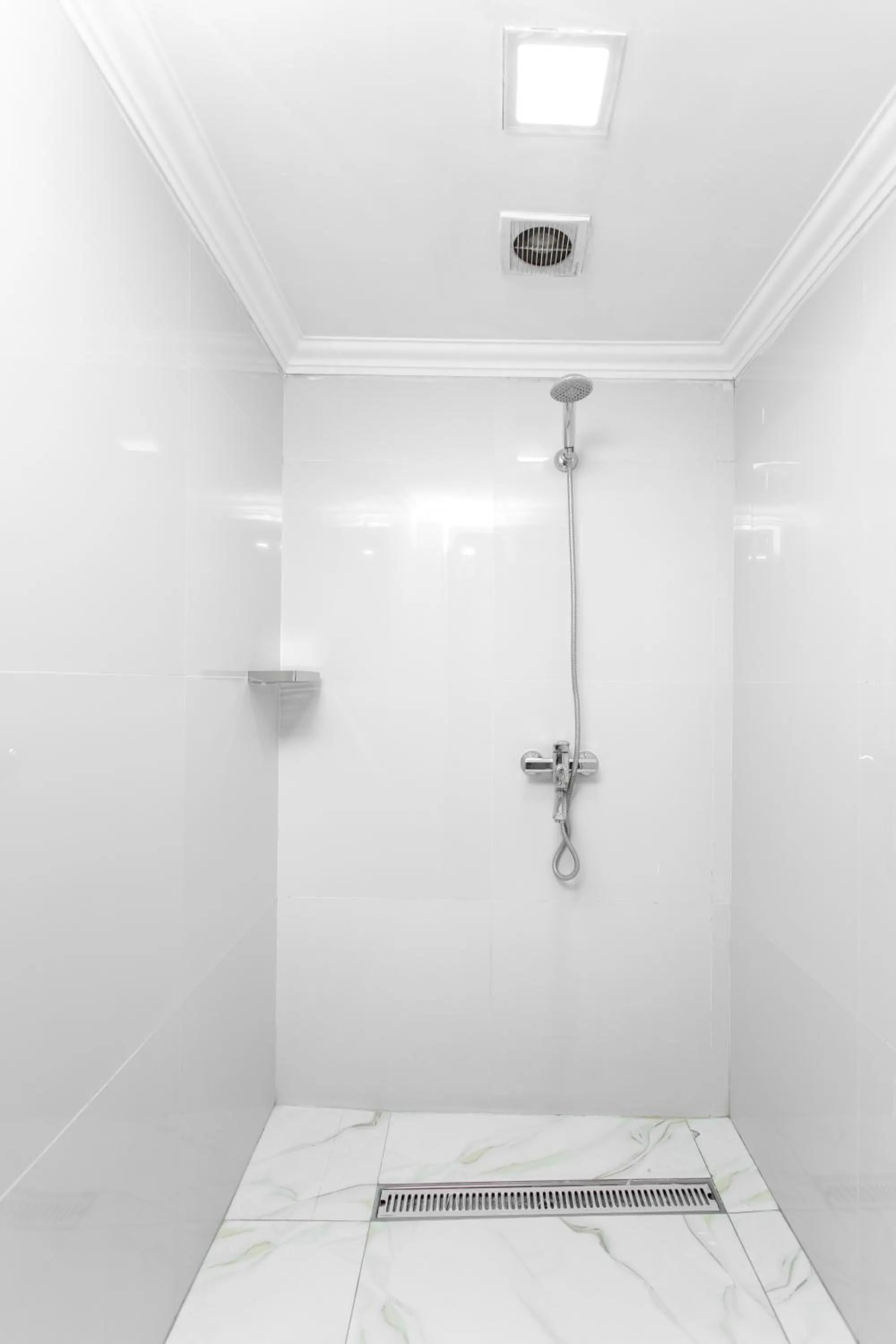 Shower in Heartland Hostel Samarkand