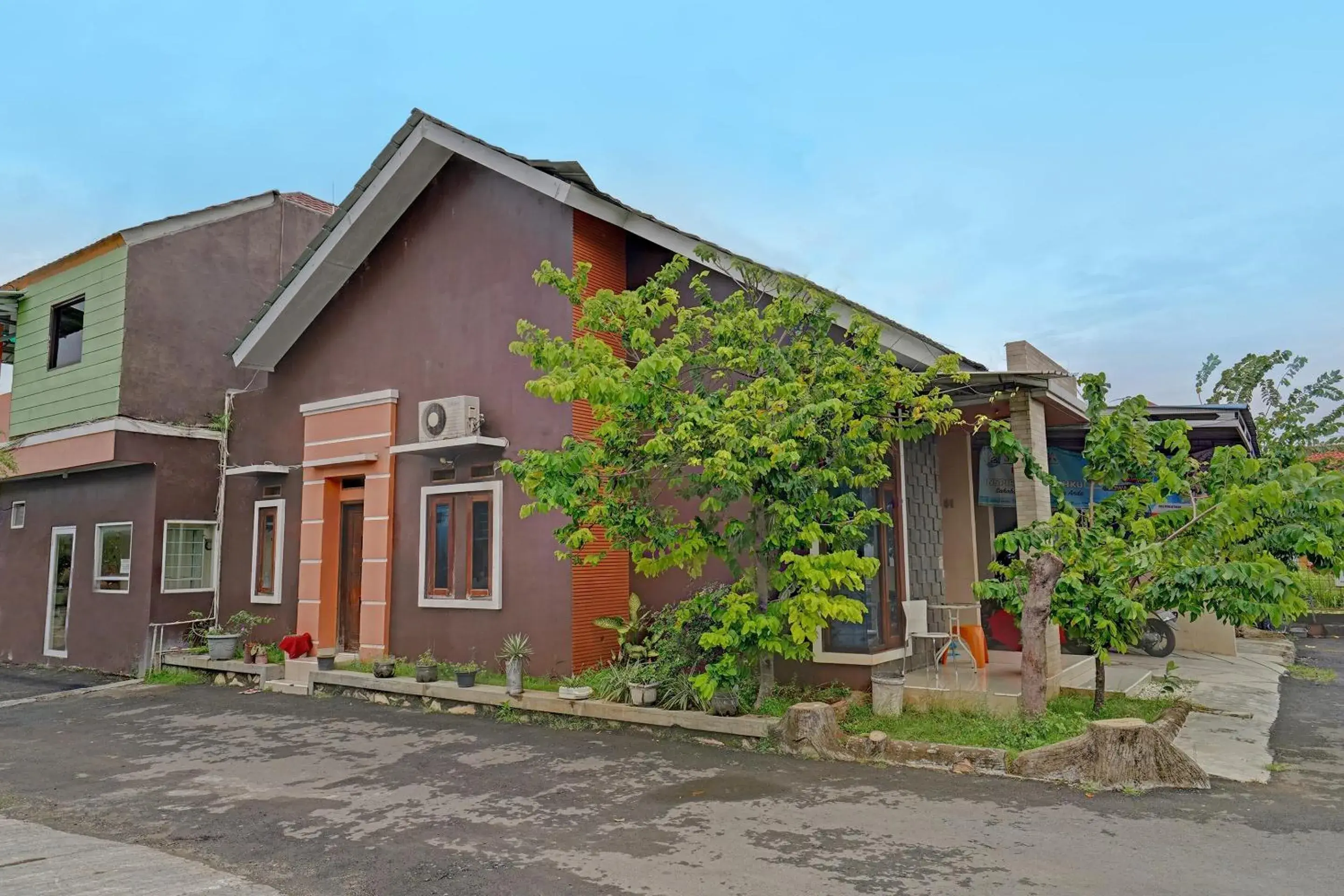 Facade/entrance in OYO 91955 Pondokan Cempaka Facade/entrance in OYO 91955 Pondokan Cempaka