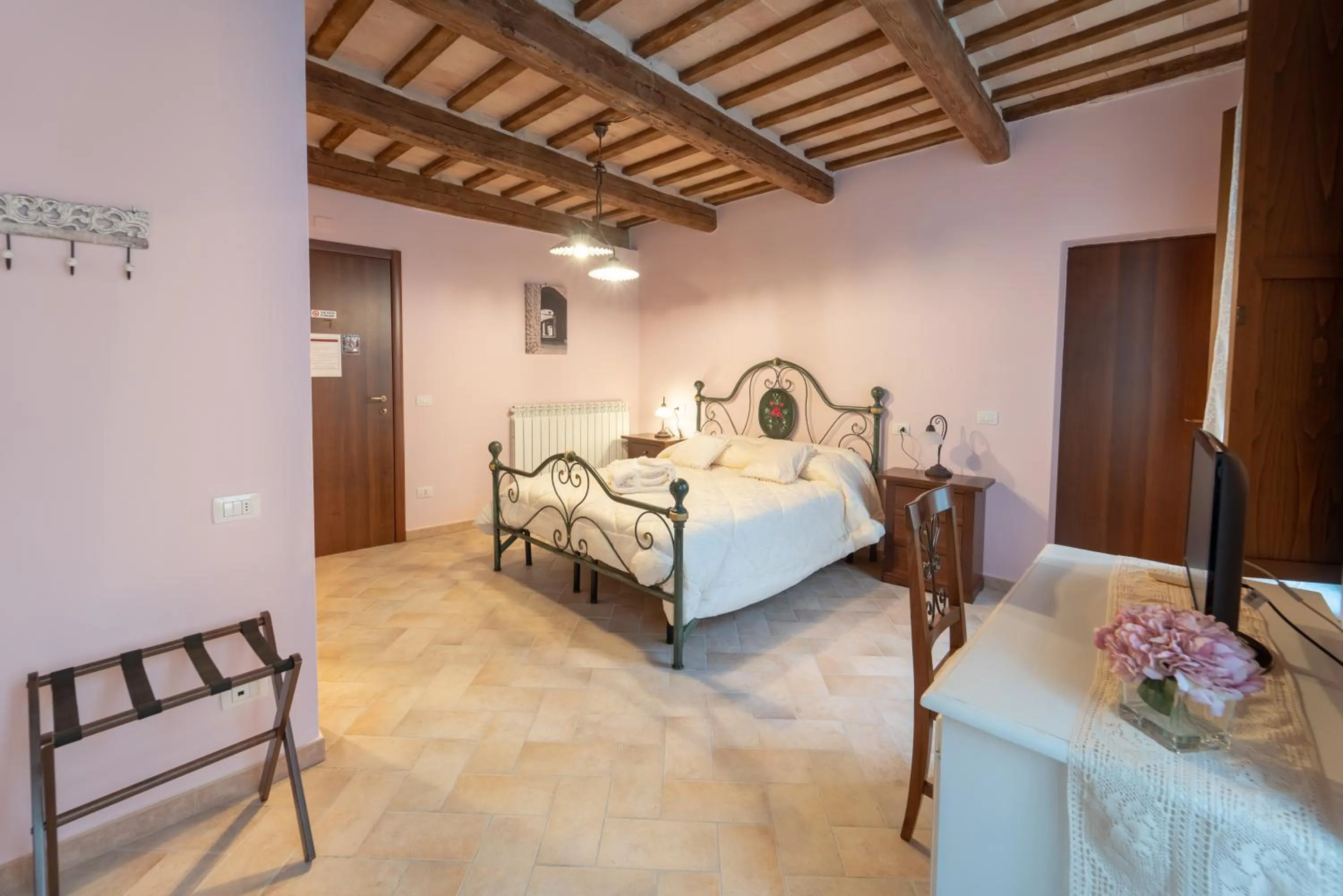 Photo of the whole room, Bed in Albergo La Loggia di San Martino