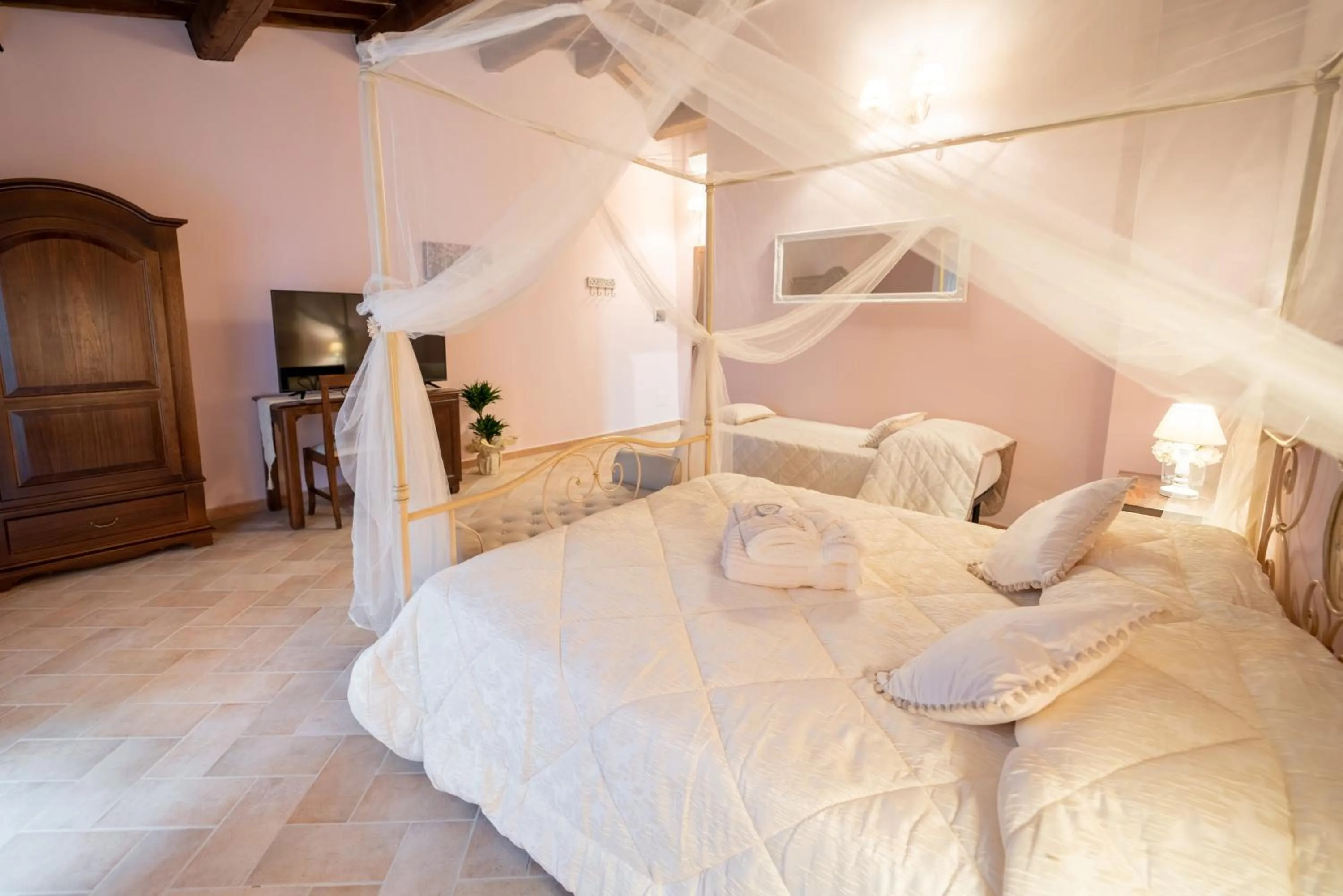 Bed in Albergo La Loggia di San Martino