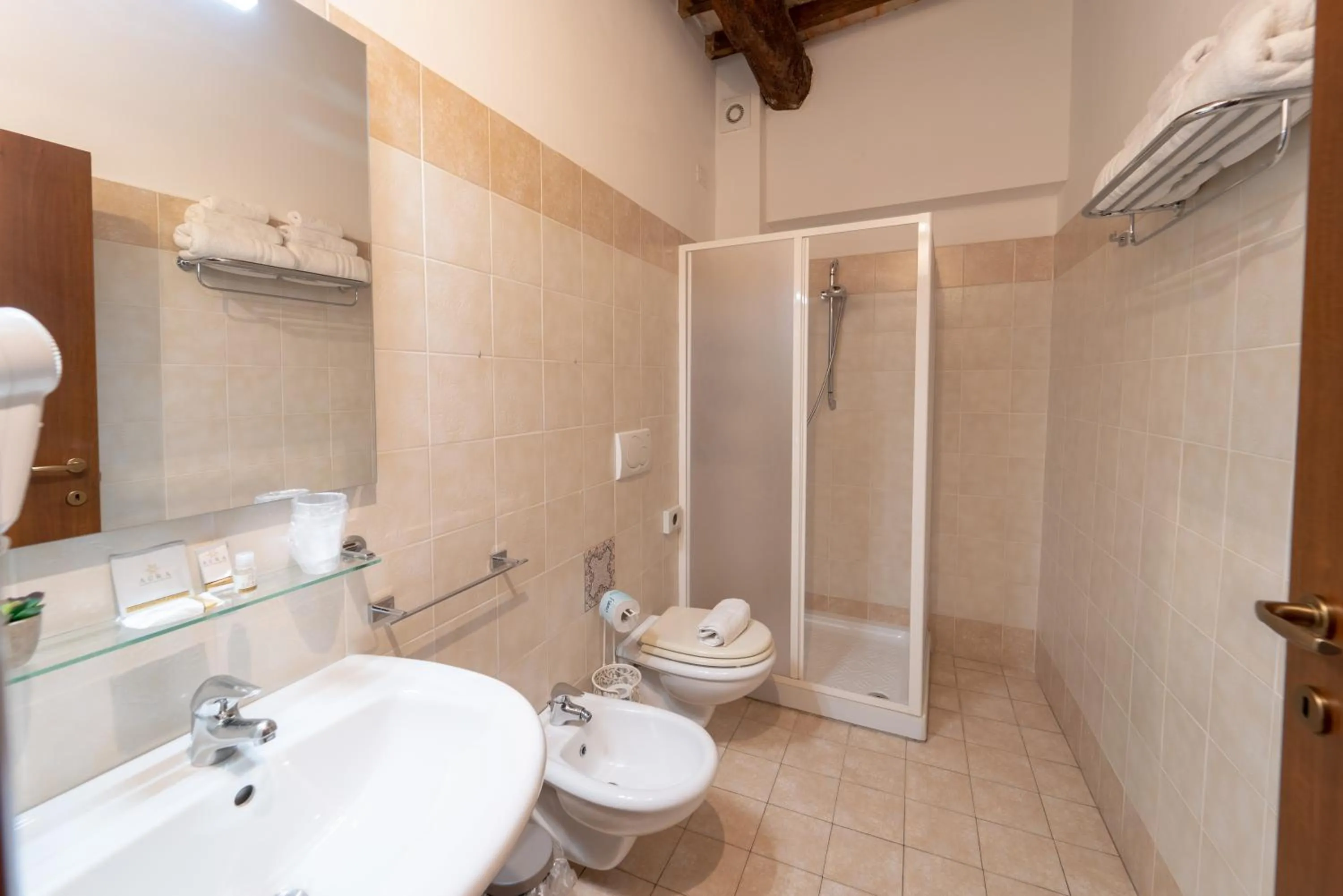 Bathroom in Albergo La Loggia di San Martino