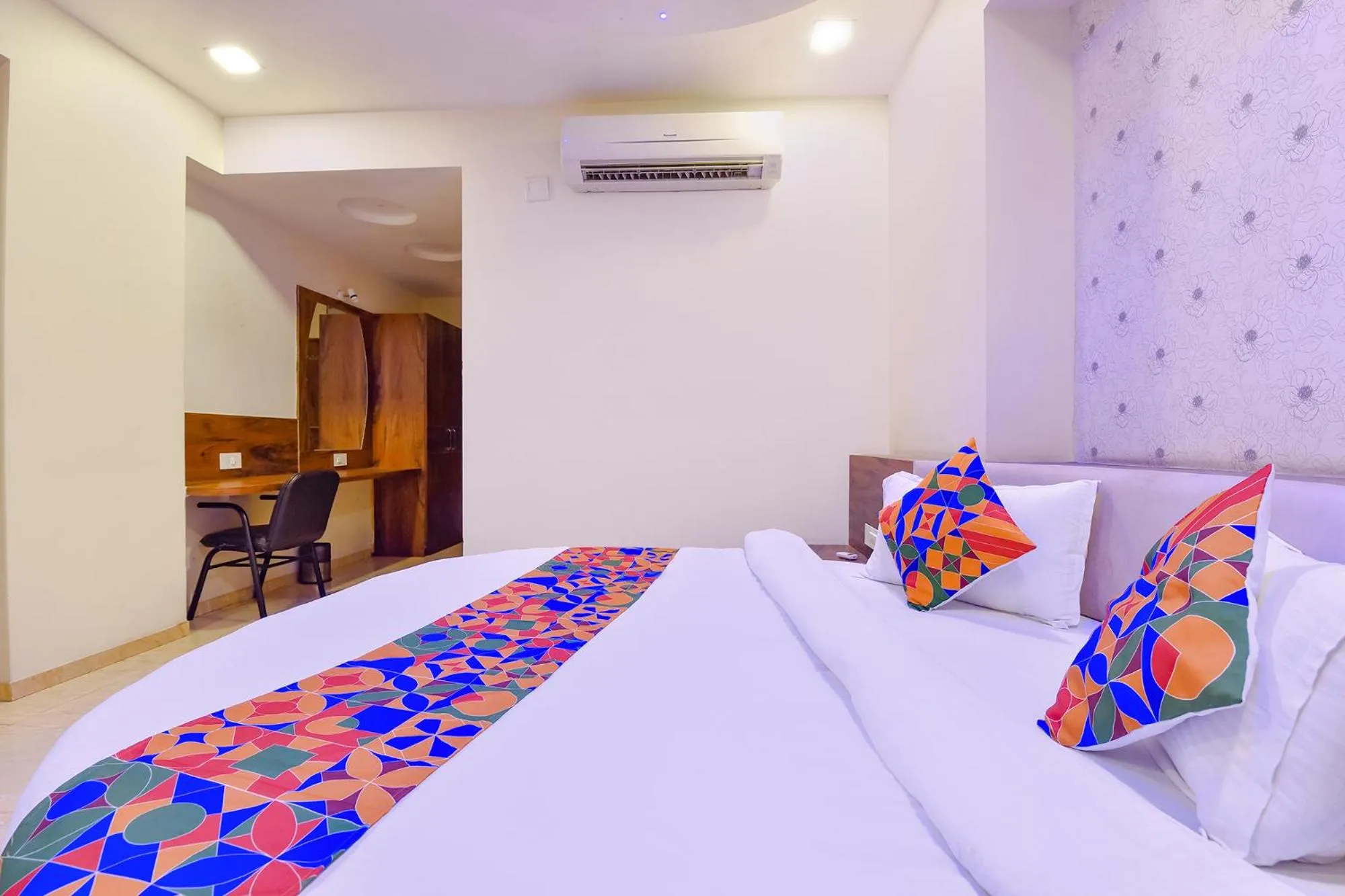 Photo of the whole room, Bed in FabHotel Hill Park