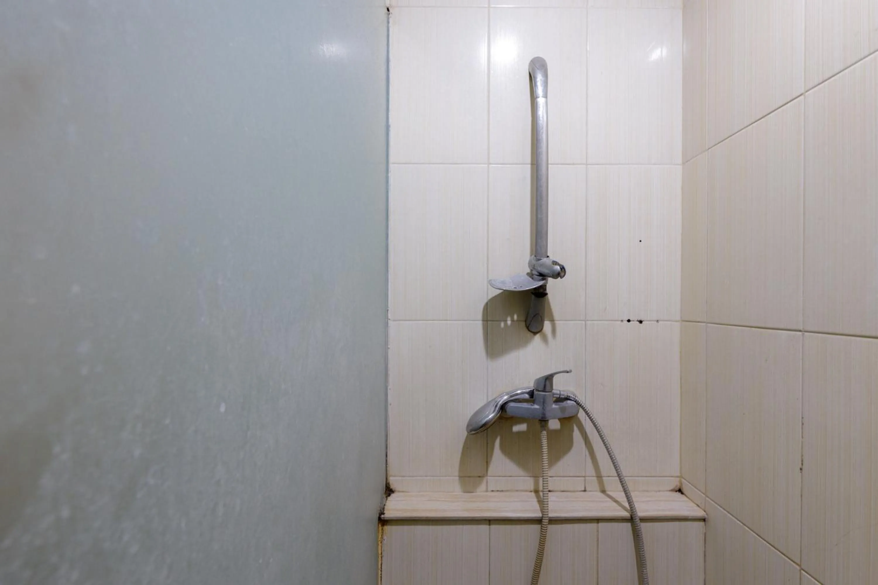 Bathroom in RedDoorz Plus near Simpang Tiga Tritayasa Cilegon