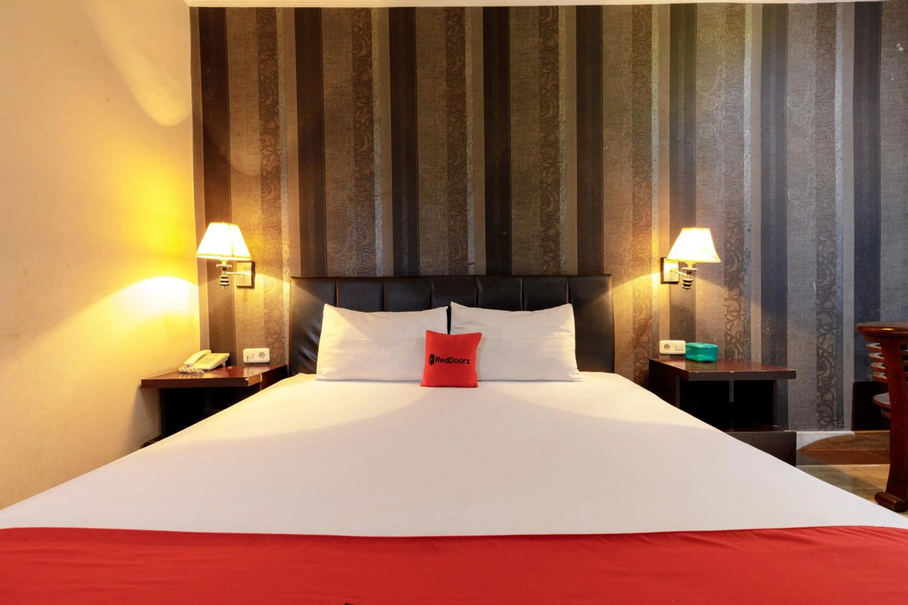 Bedroom, Bed in RedDoorz Plus near Simpang Tiga Tritayasa Cilegon