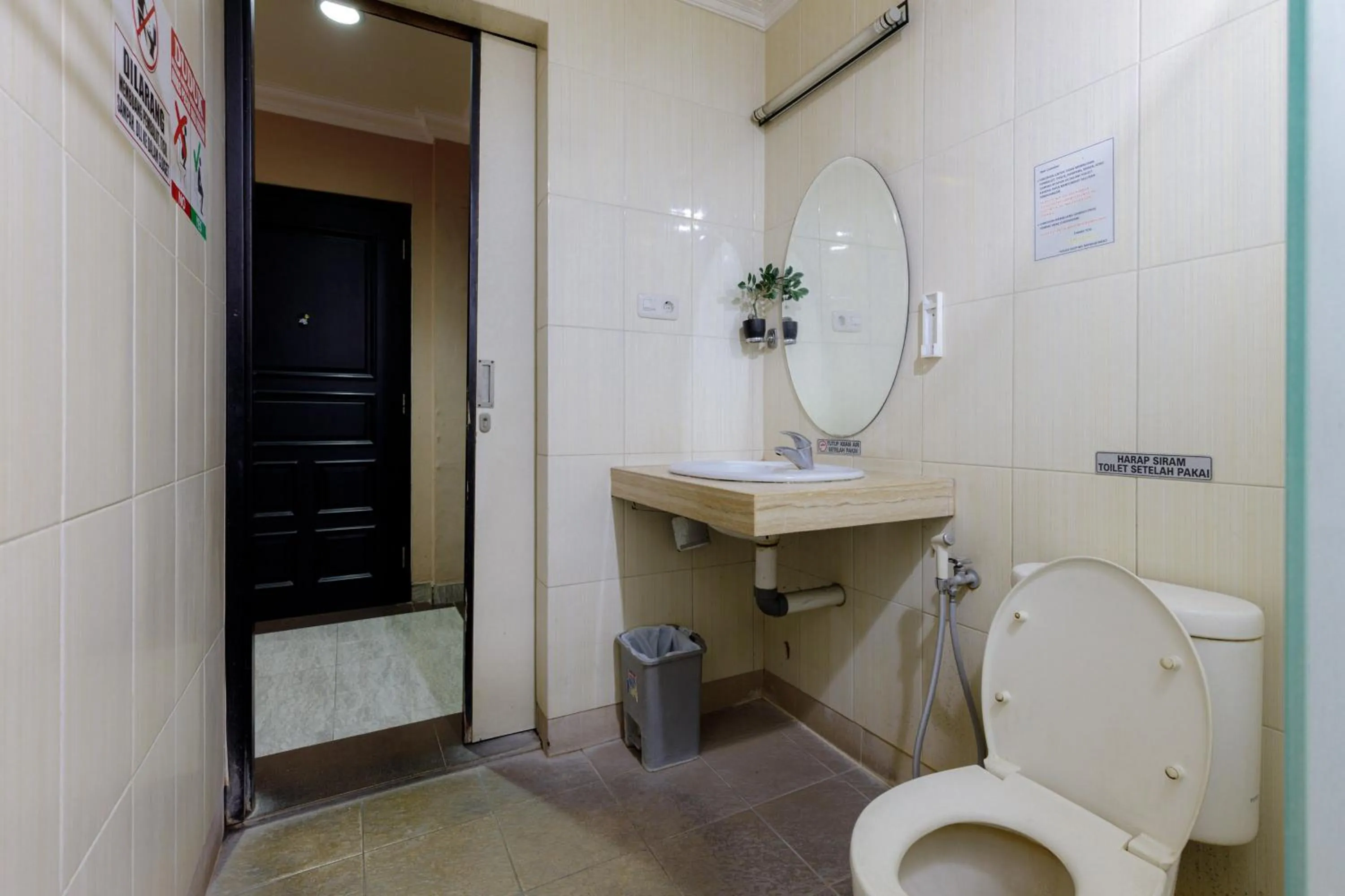 Bathroom in RedDoorz Plus near Simpang Tiga Tritayasa Cilegon
