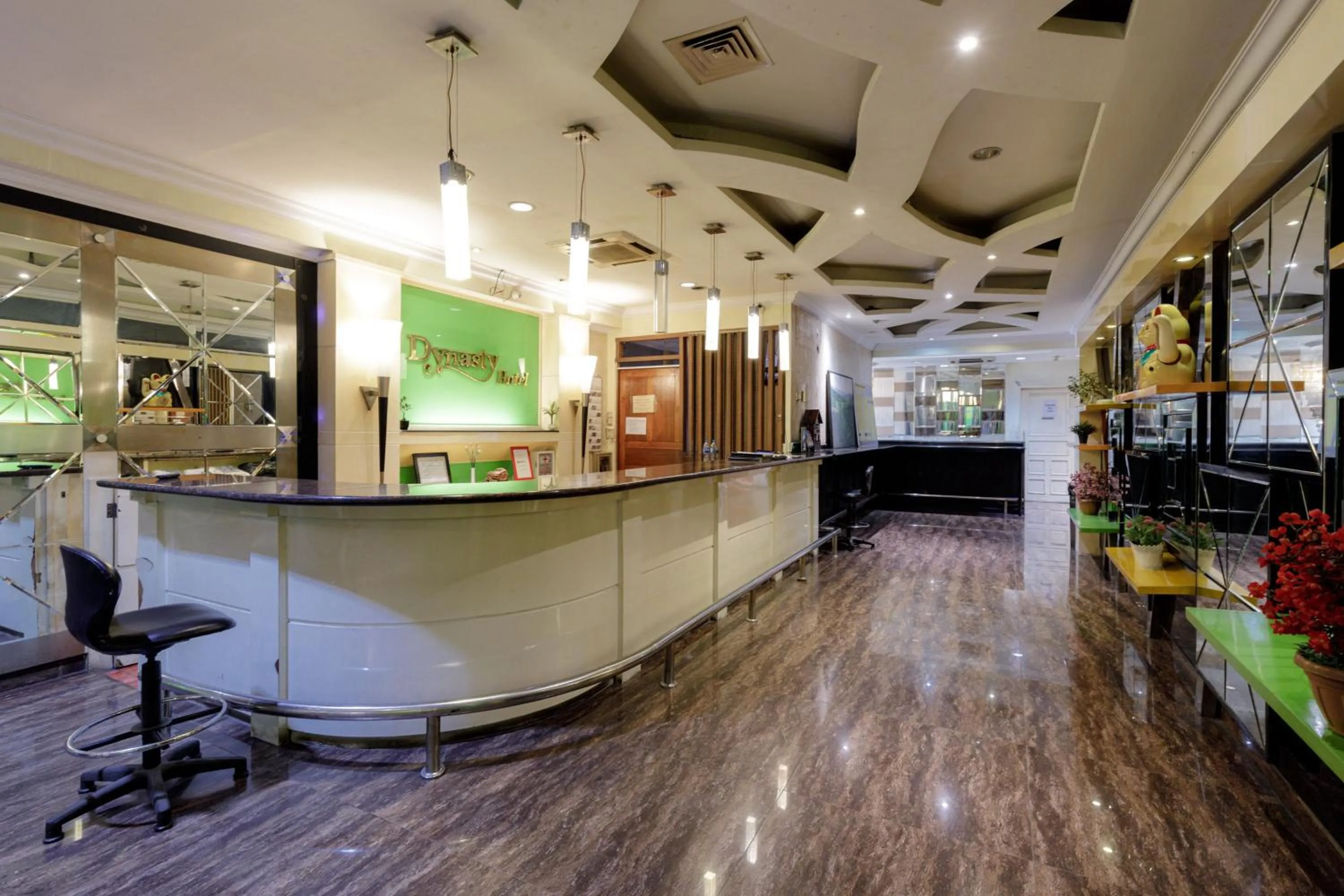 Lobby or reception in RedDoorz Plus near Simpang Tiga Tritayasa Cilegon